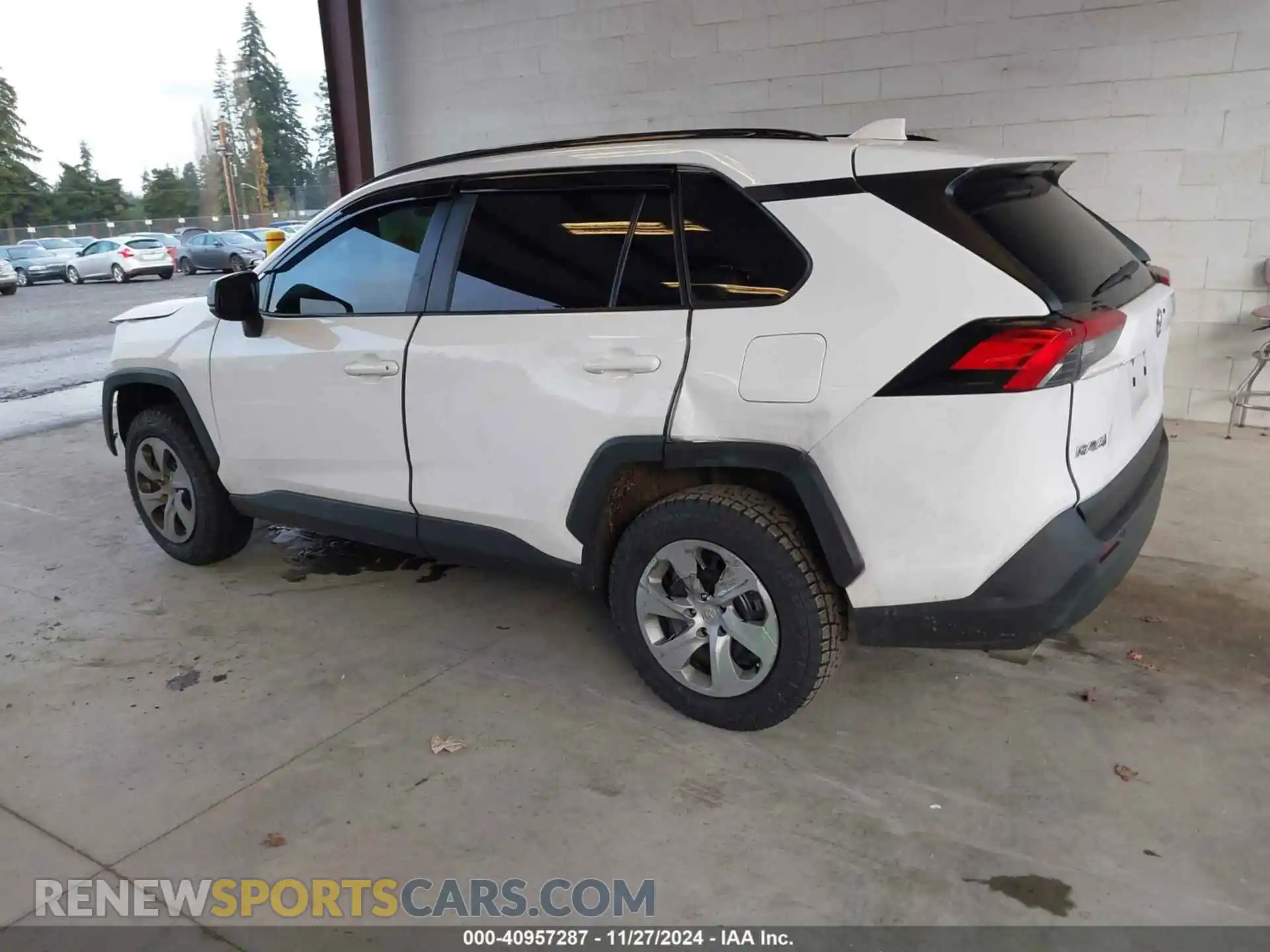 3 Photograph of a damaged car 2T3H1RFVXLC047822 TOYOTA RAV4 2020