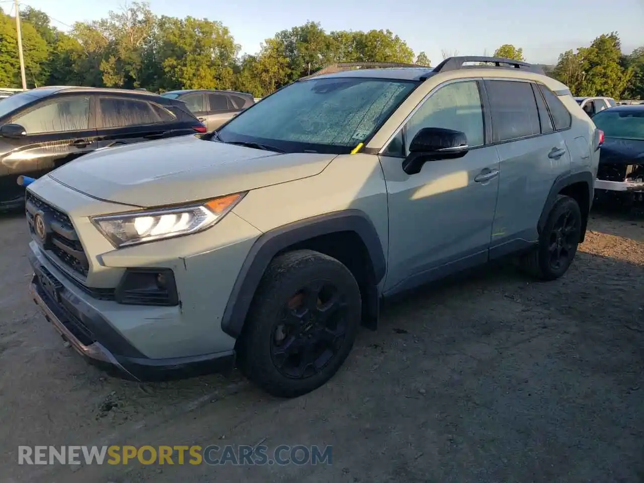 1 Photograph of a damaged car 2T3J1RFVXLC075458 TOYOTA RAV4 2020