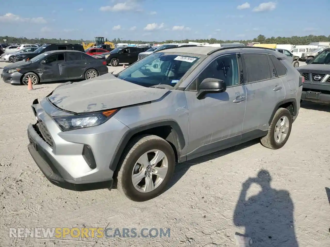 1 Photograph of a damaged car 2T3LWRFV3LW070563 TOYOTA RAV4 2020