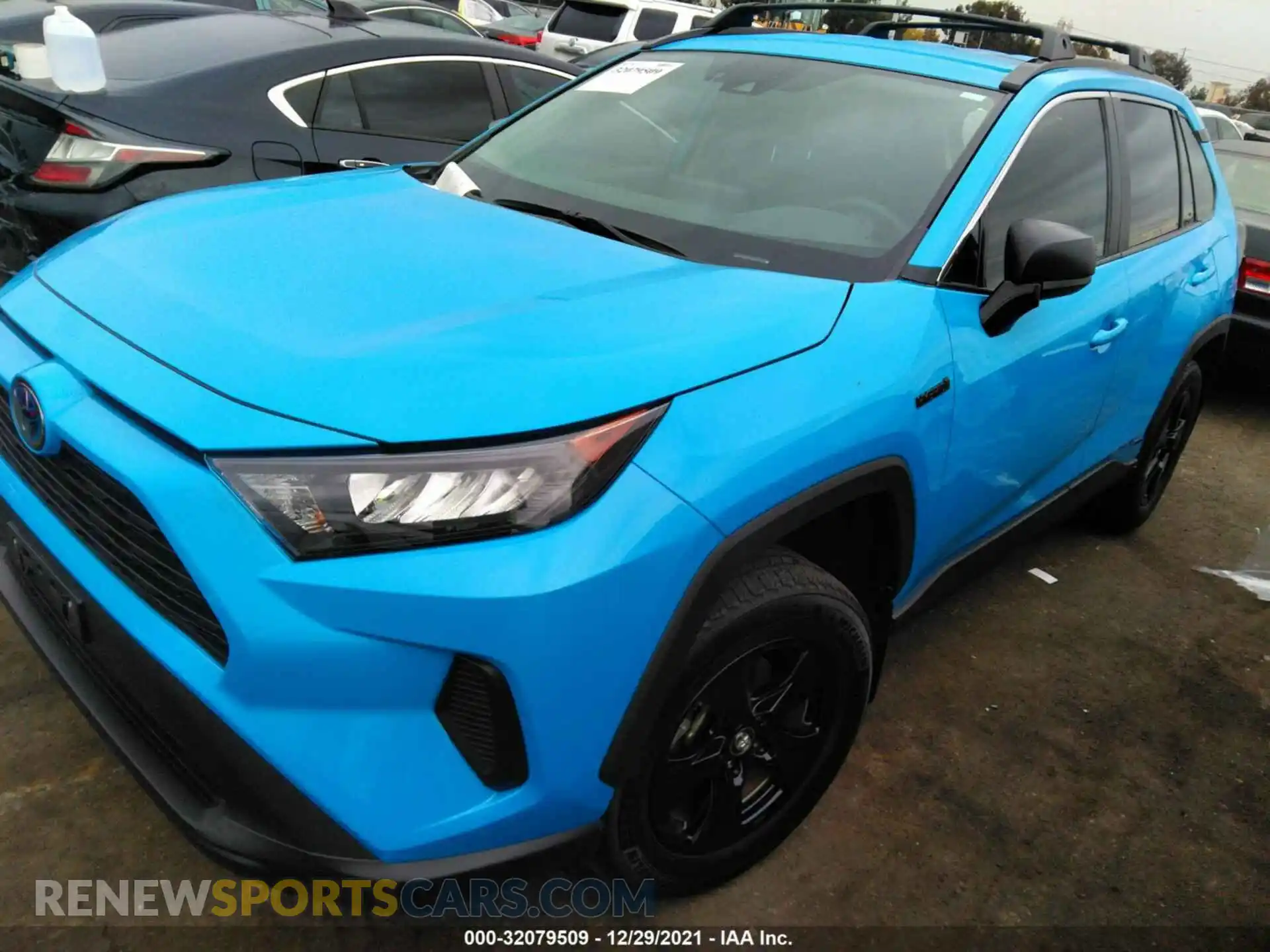 2 Фотография поврежденного автомобиля 2T3LWRFV9LW061236 TOYOTA RAV4 2020