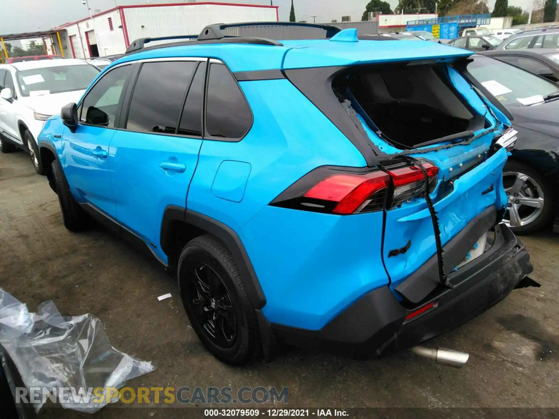 3 Фотография поврежденного автомобиля 2T3LWRFV9LW061236 TOYOTA RAV4 2020