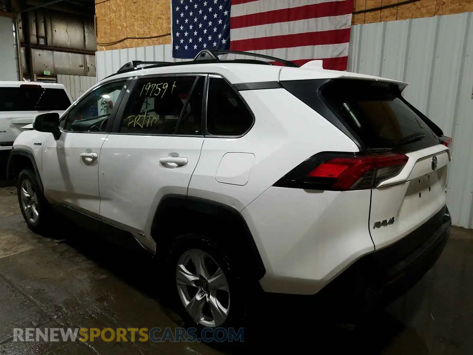 3 Photograph of a damaged car 2T3MWRFV6LW053535 TOYOTA RAV4 2020