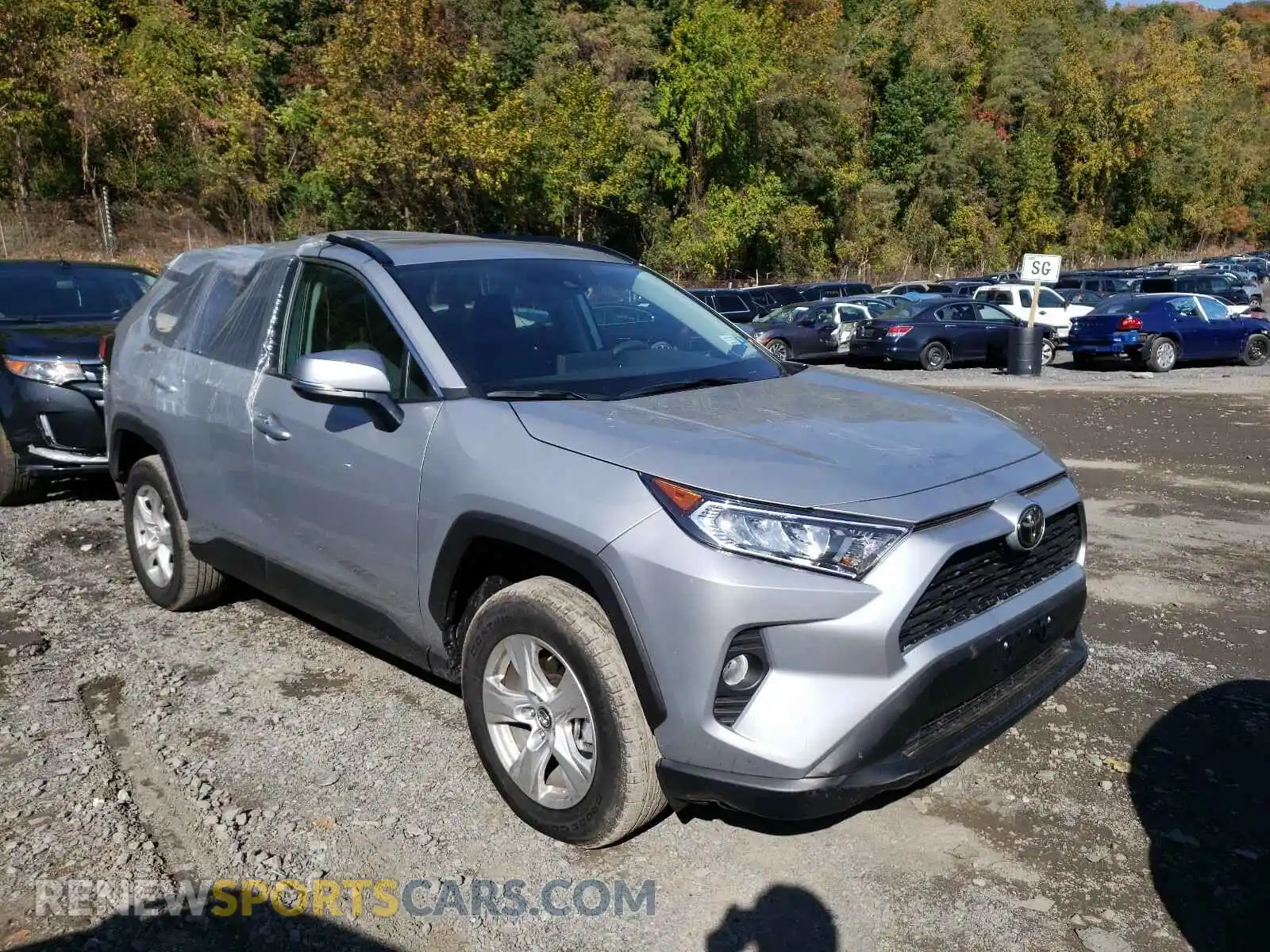 1 Photograph of a damaged car 2T3P1RFV0LW131108 TOYOTA RAV4 2020