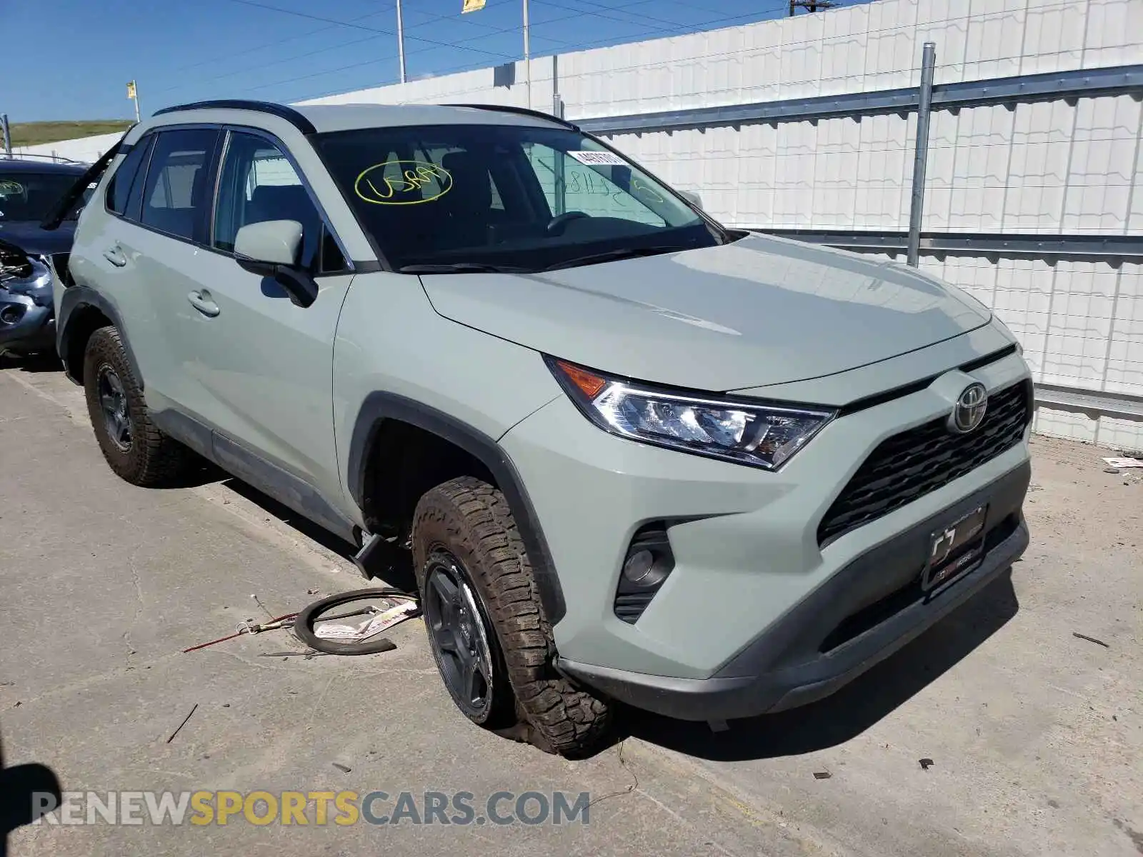 1 Photograph of a damaged car 2T3P1RFV1LC079585 TOYOTA RAV4 2020