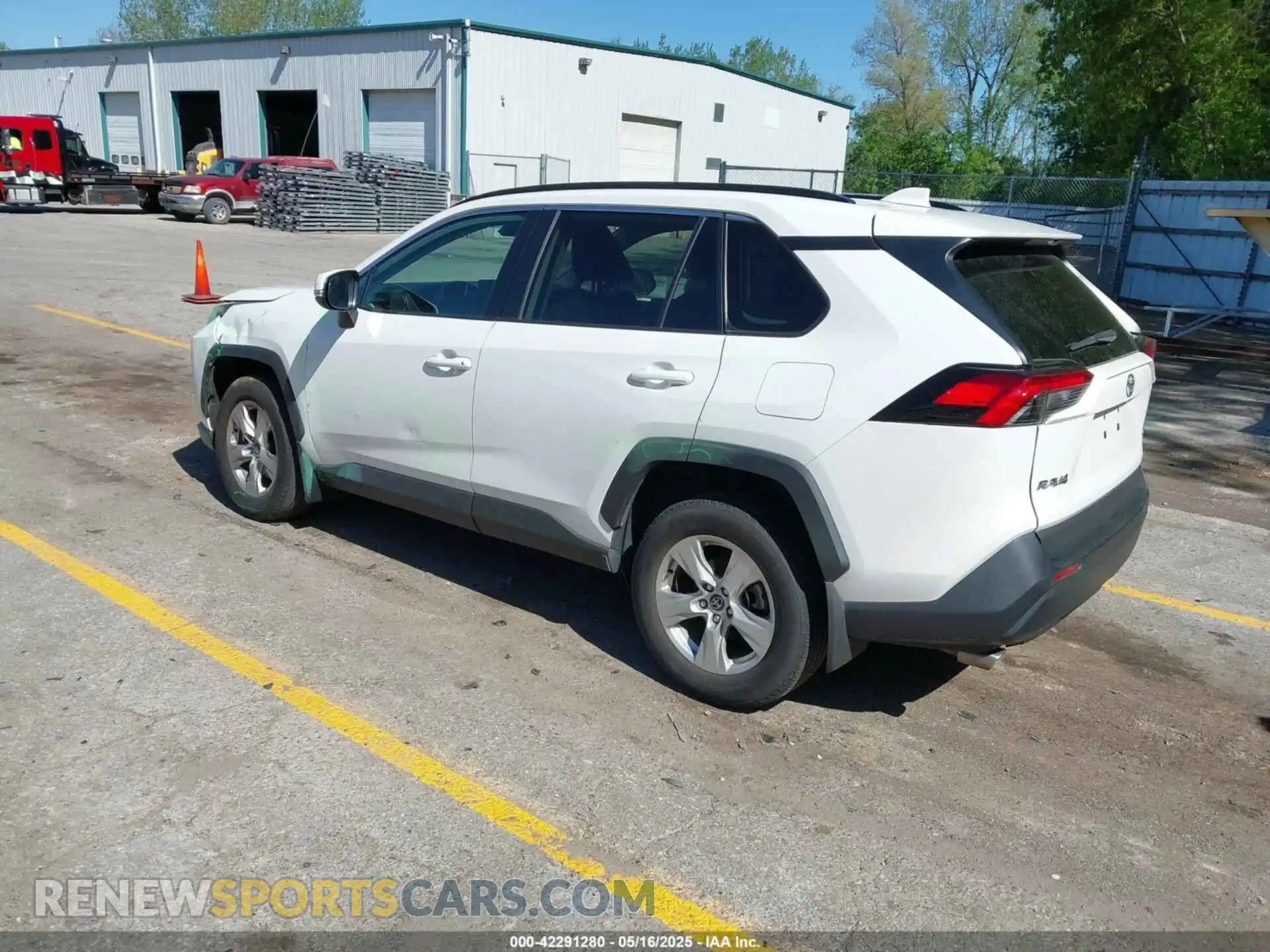 3 Photograph of a damaged car 2T3P1RFV2LC071673 TOYOTA RAV4 2020