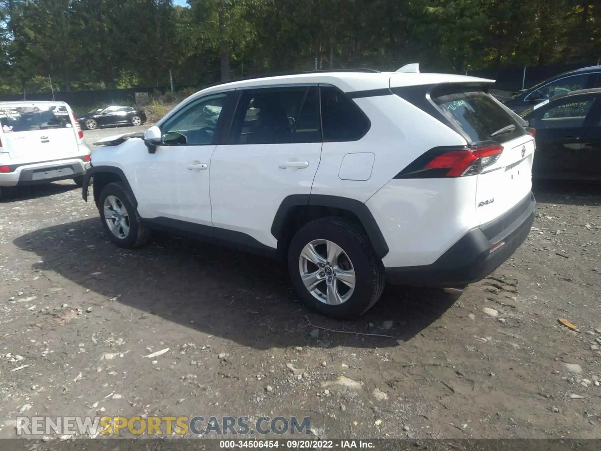 3 Photograph of a damaged car 2T3P1RFV2LC072337 TOYOTA RAV4 2020