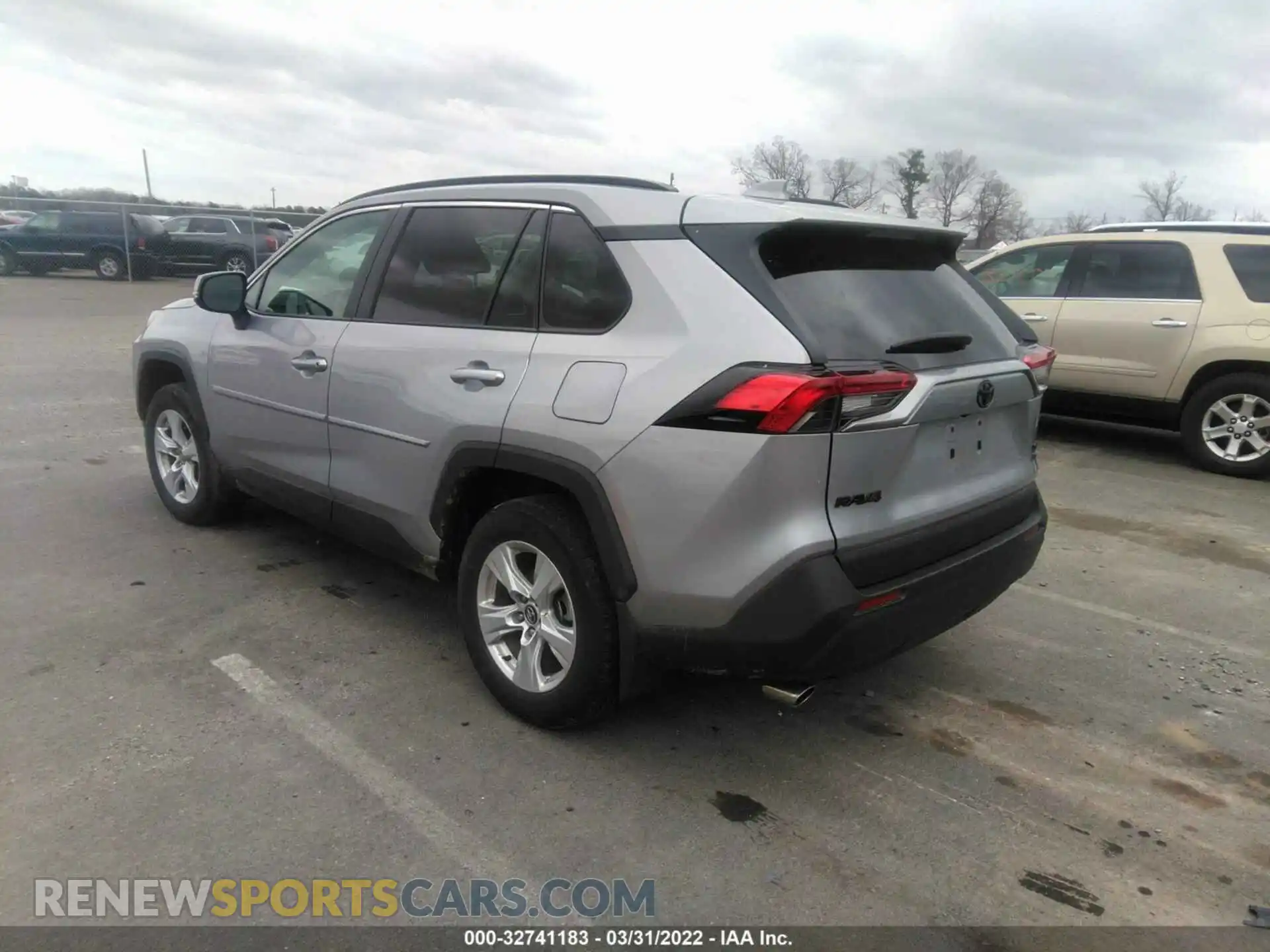 3 Photograph of a damaged car 2T3P1RFV2LW133717 TOYOTA RAV4 2020