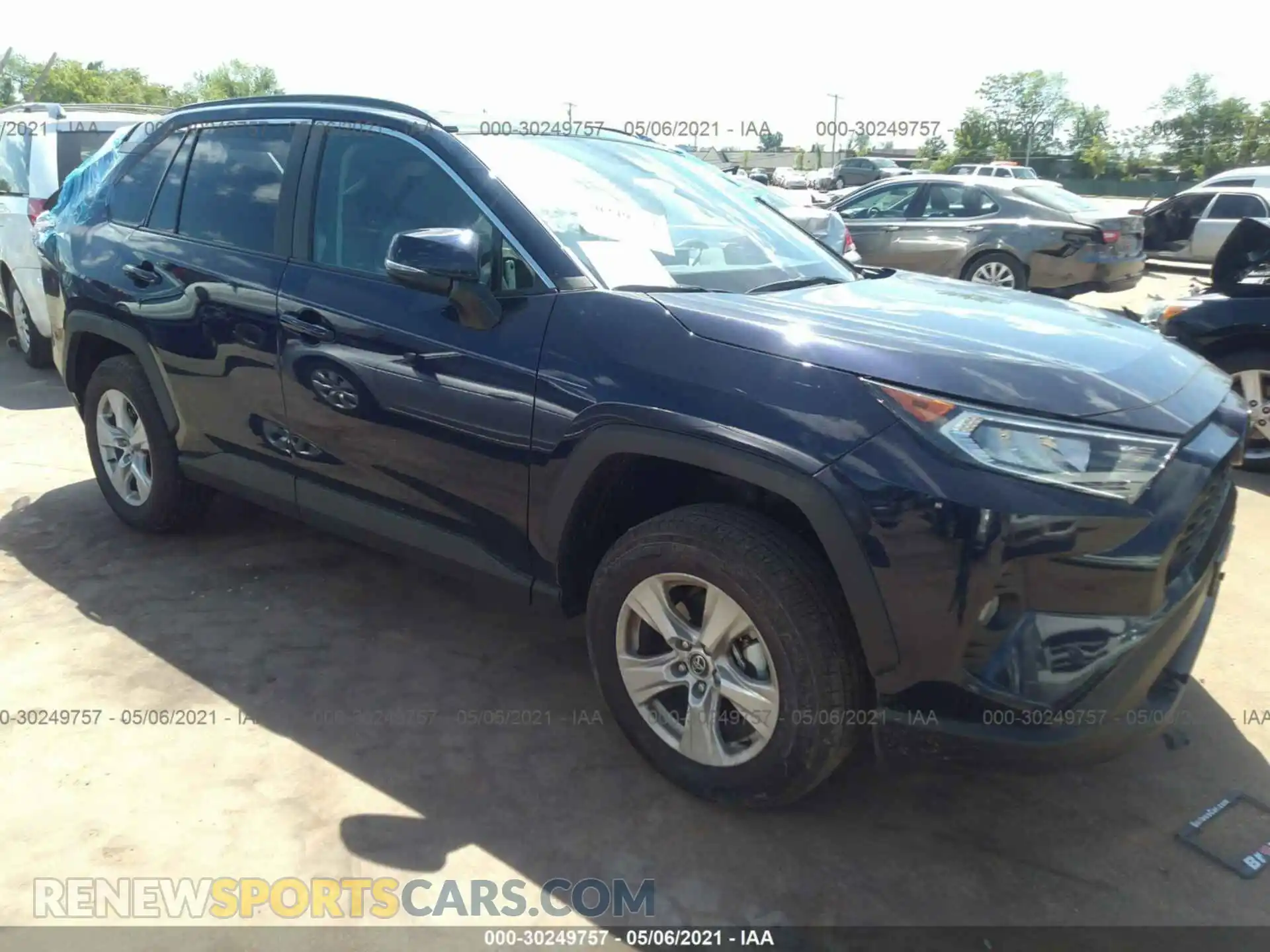 1 Photograph of a damaged car 2T3P1RFV2LW136410 TOYOTA RAV4 2020