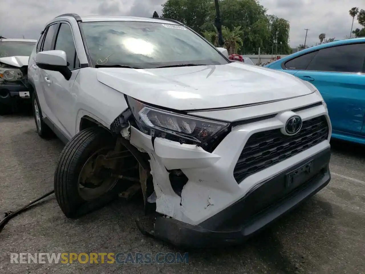 1 Photograph of a damaged car 2T3P1RFV3LC069477 TOYOTA RAV4 2020