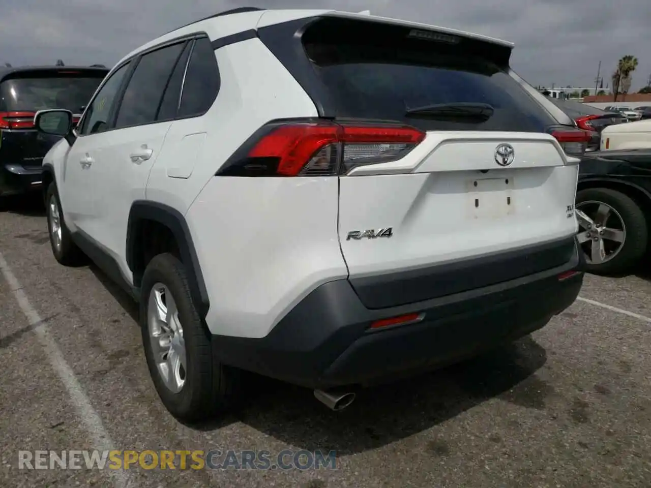 3 Photograph of a damaged car 2T3P1RFV3LC069477 TOYOTA RAV4 2020