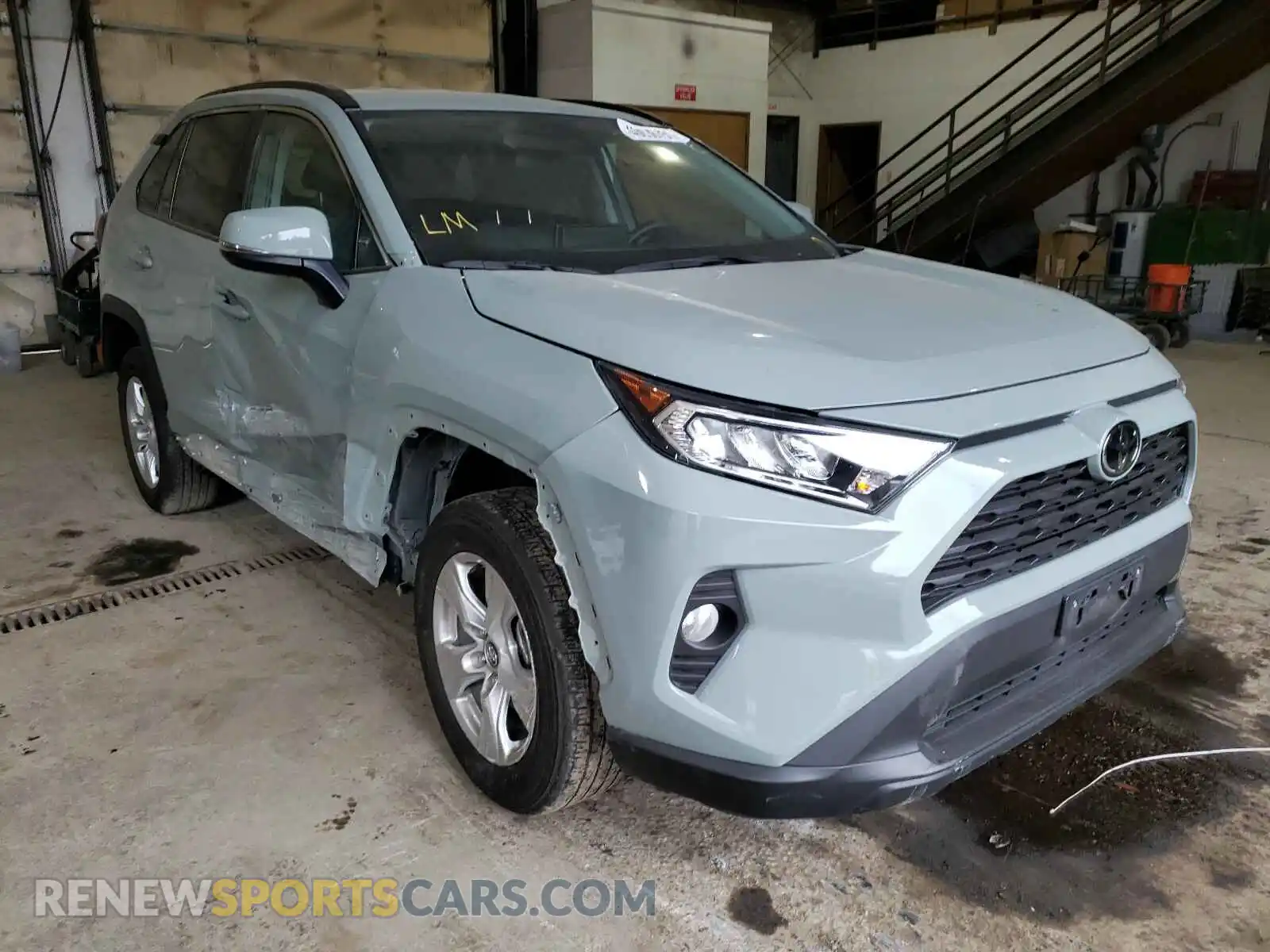 1 Photograph of a damaged car 2T3P1RFV3LW092711 TOYOTA RAV4 2020
