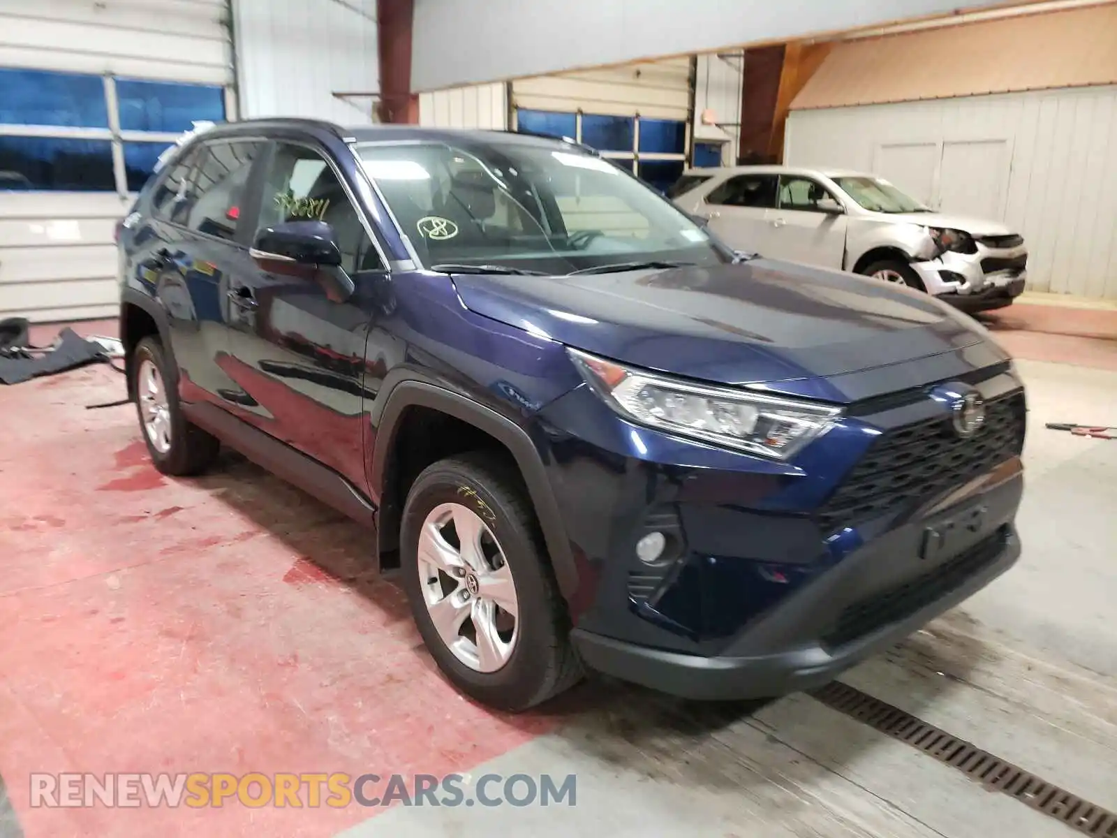 1 Photograph of a damaged car 2T3P1RFV3LW115422 TOYOTA RAV4 2020