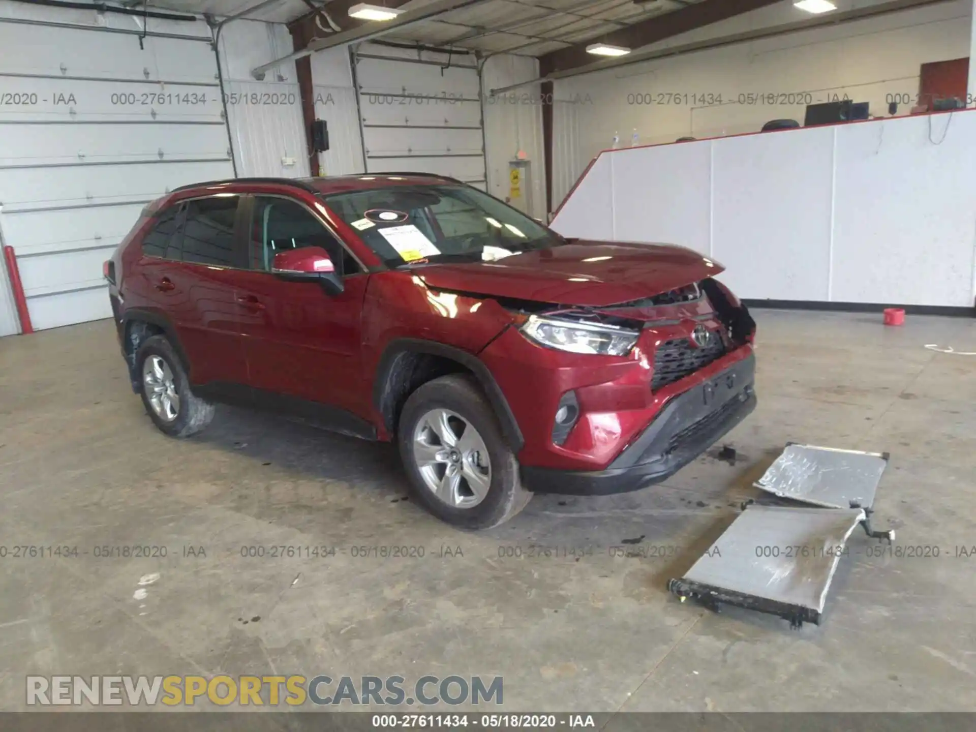 1 Photograph of a damaged car 2T3P1RFV5LC067584 TOYOTA RAV4 2020