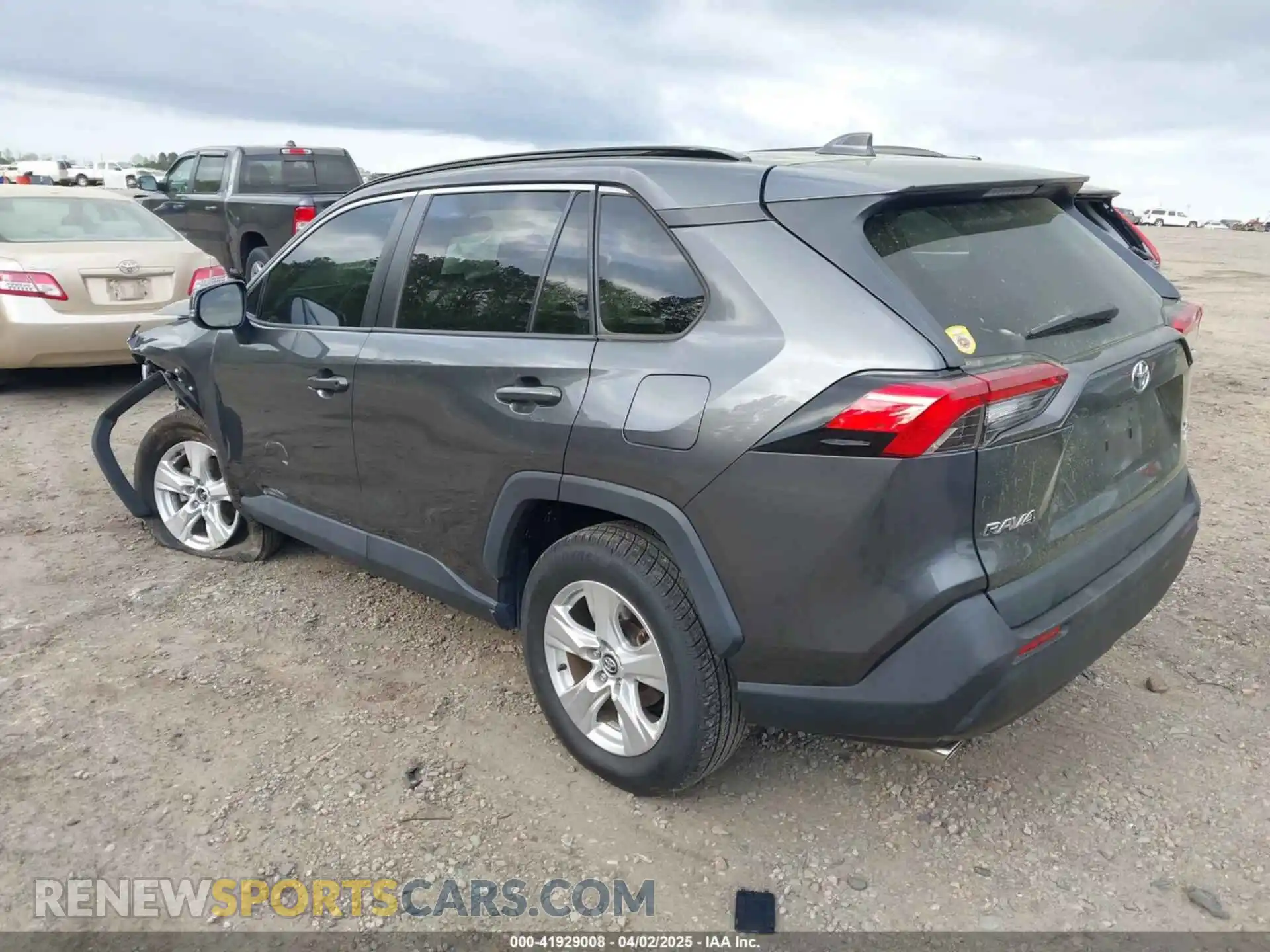 3 Photograph of a damaged car 2T3P1RFV6LC124231 TOYOTA RAV4 2020