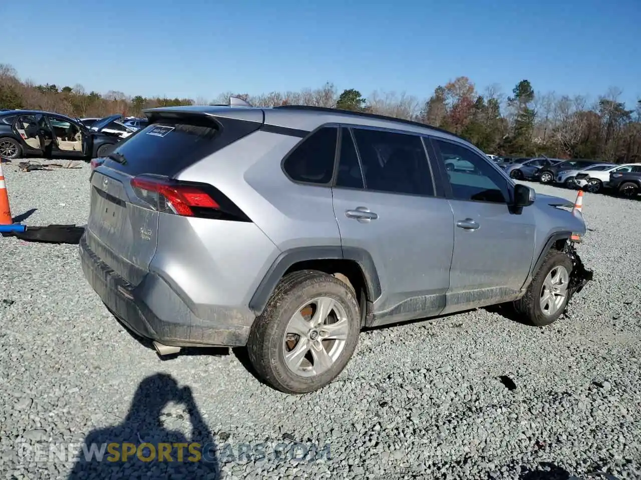 3 Фотография поврежденного автомобиля 2T3P1RFV8LC076702 TOYOTA RAV4 2020