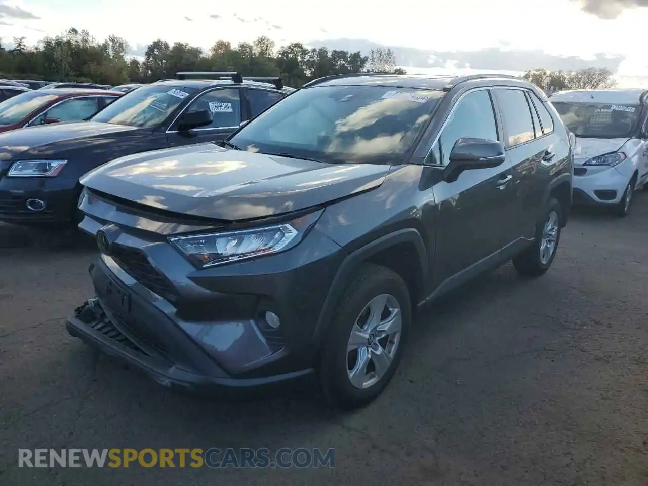1 Photograph of a damaged car 2T3P1RFV8LC106040 TOYOTA RAV4 2020
