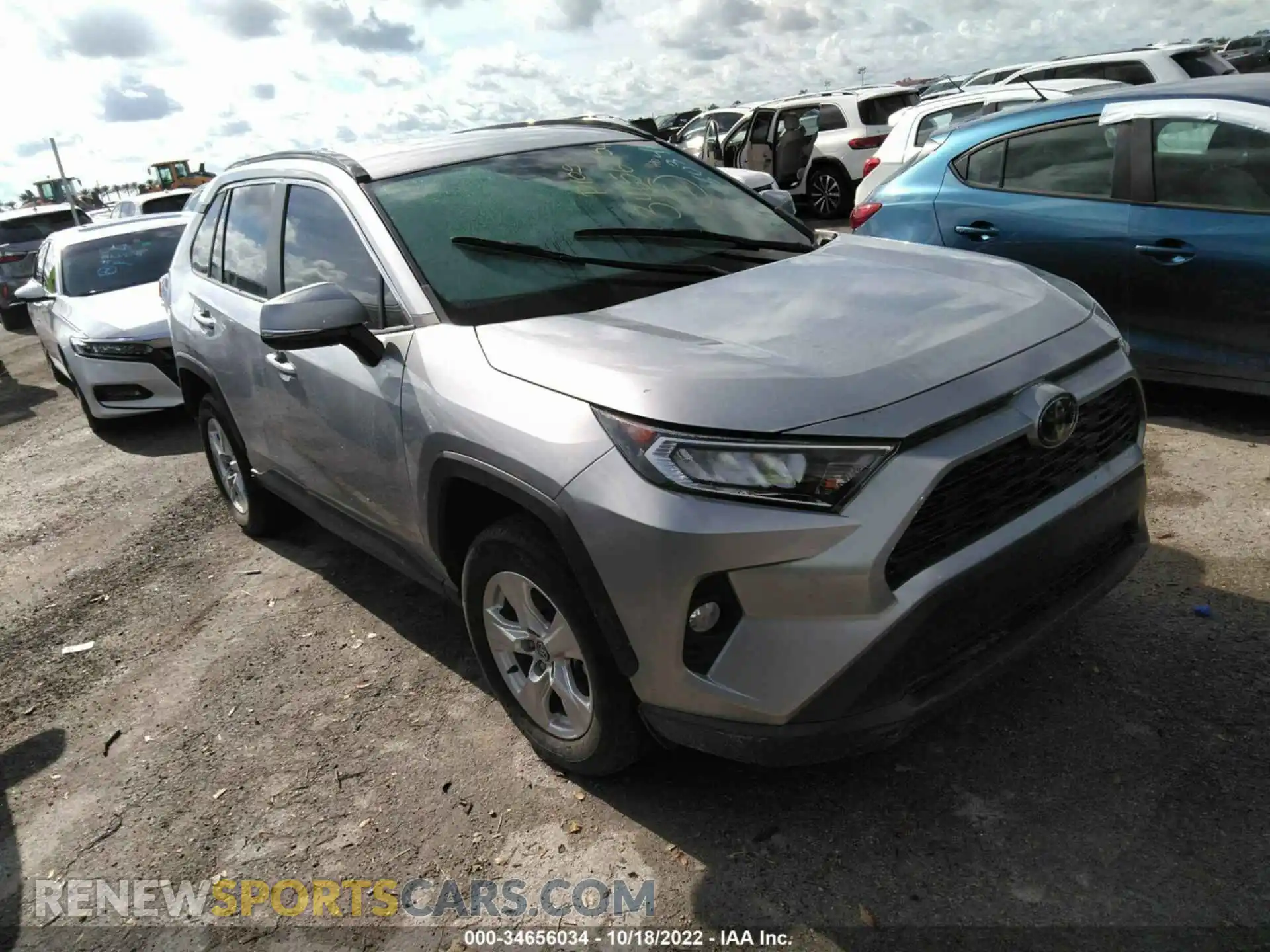 1 Photograph of a damaged car 2T3P1RFV8LC129012 TOYOTA RAV4 2020