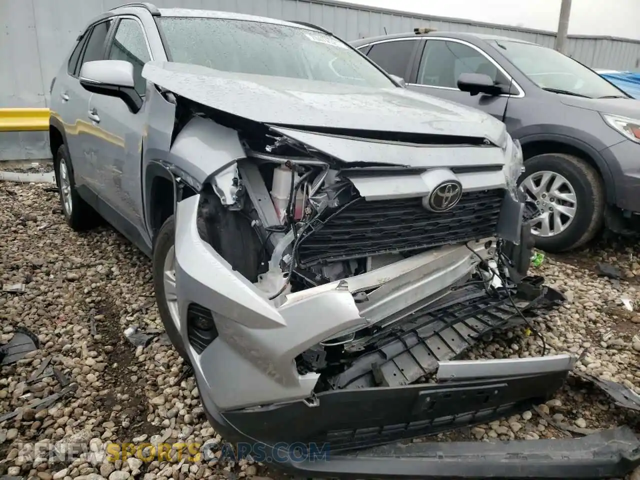1 Photograph of a damaged car 2T3P1RFV8LW108403 TOYOTA RAV4 2020