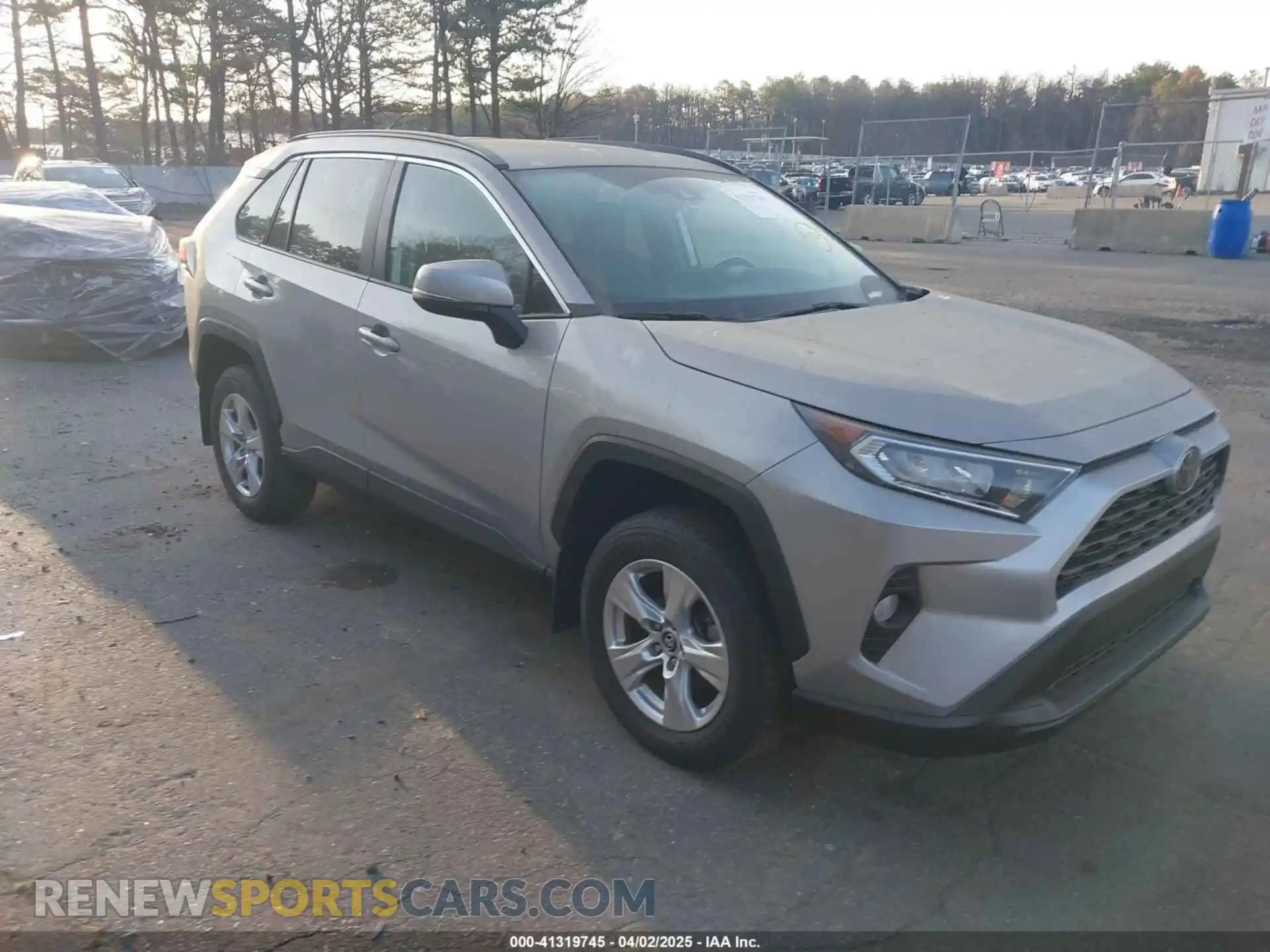 1 Photograph of a damaged car 2T3P1RFV8LW117943 TOYOTA RAV4 2020