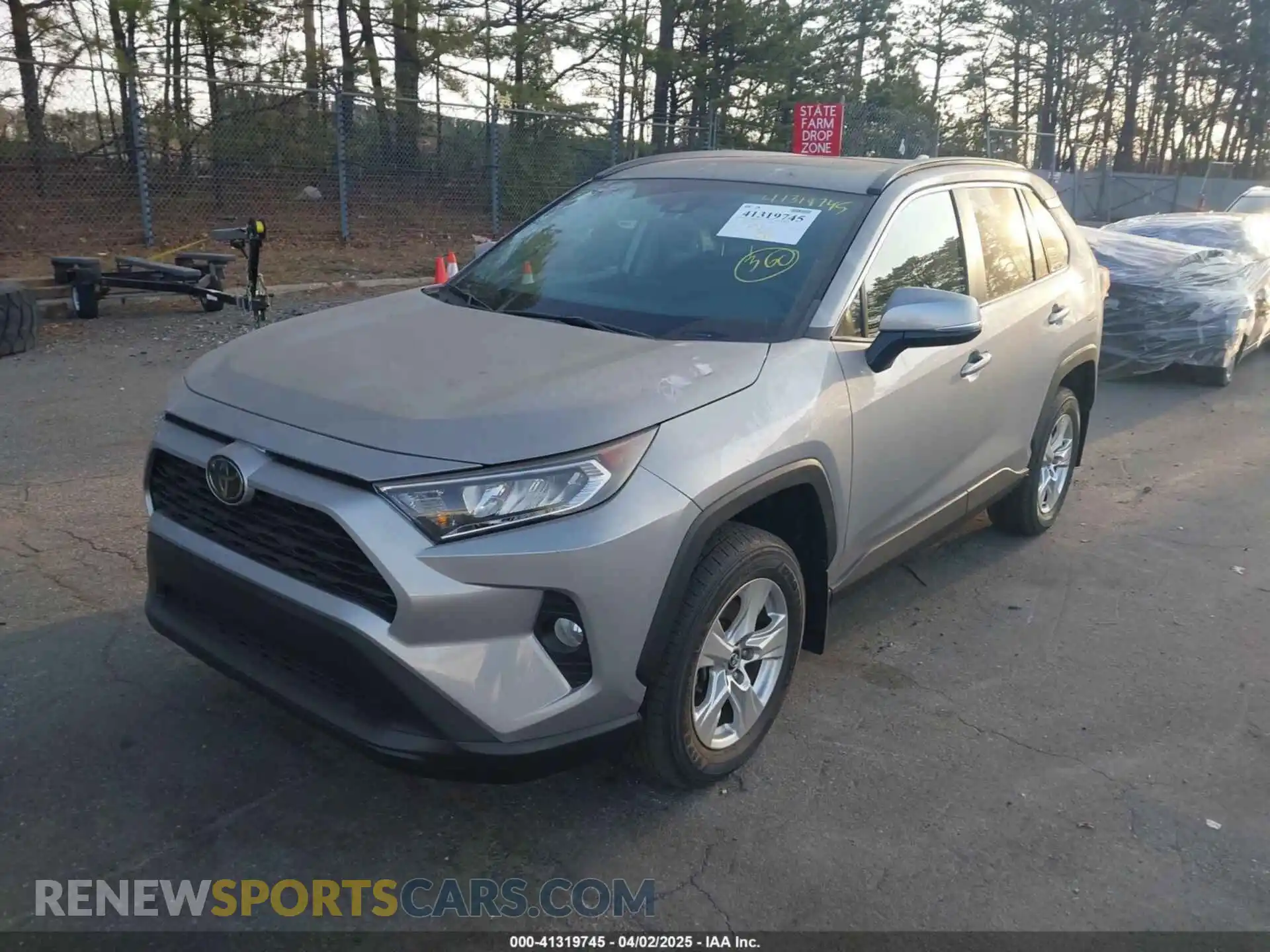 2 Photograph of a damaged car 2T3P1RFV8LW117943 TOYOTA RAV4 2020