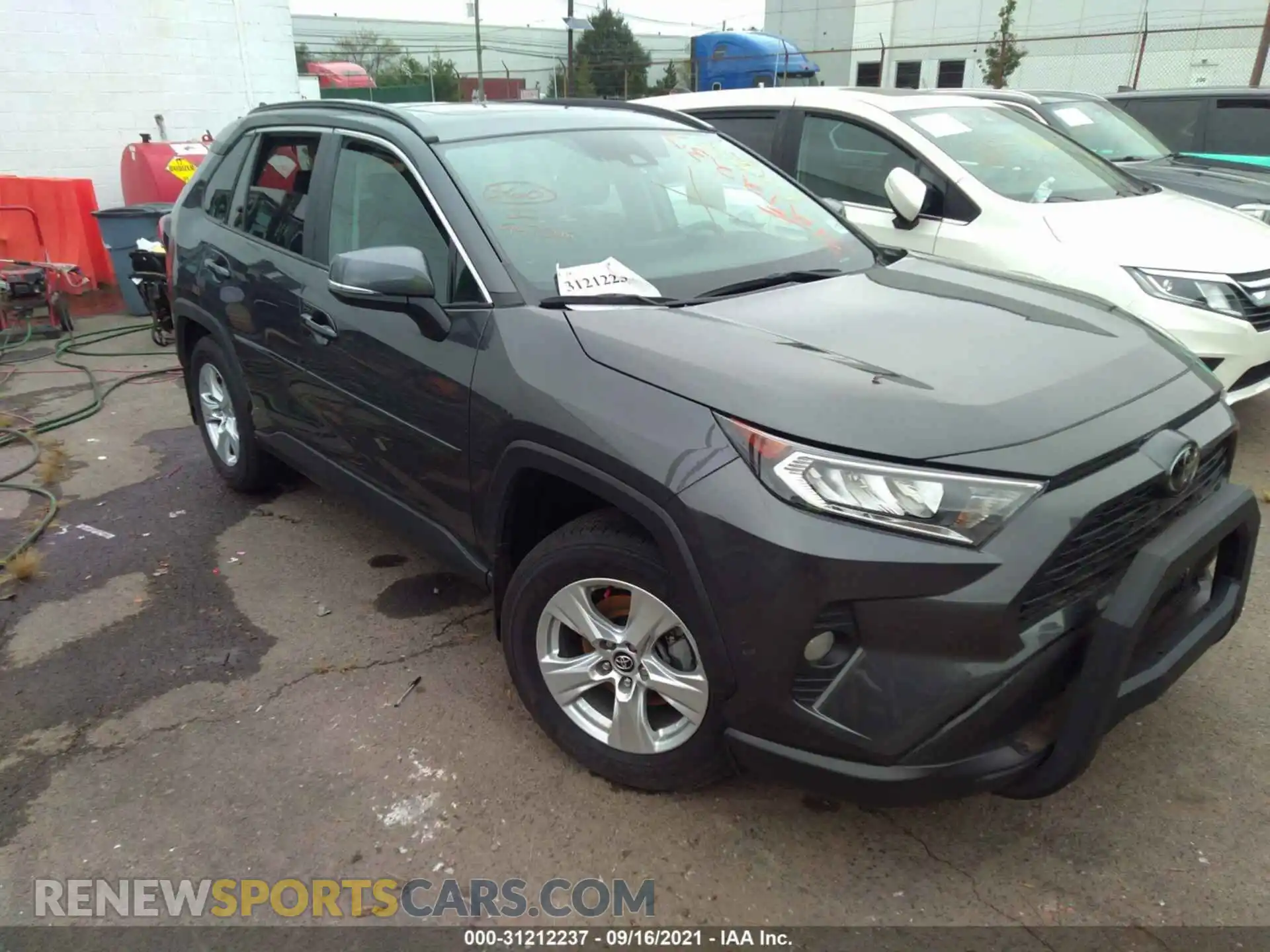 1 Photograph of a damaged car 2T3P1RFV8LW122401 TOYOTA RAV4 2020