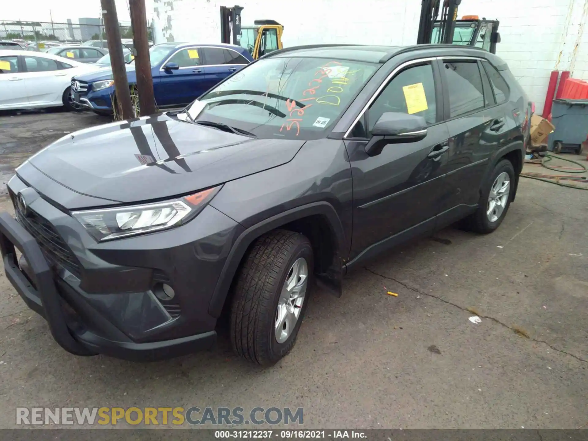 2 Photograph of a damaged car 2T3P1RFV8LW122401 TOYOTA RAV4 2020