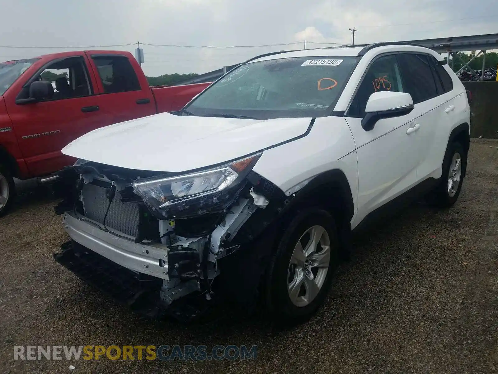 2 Photograph of a damaged car 2T3P1RFVXLC085370 TOYOTA RAV4 2020