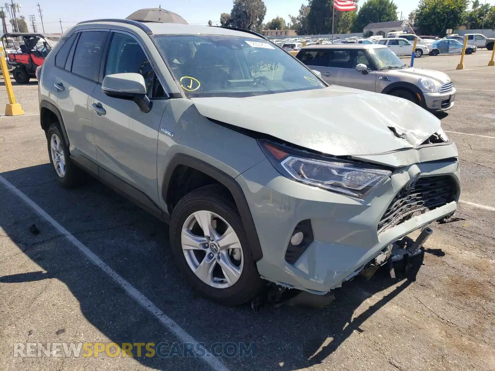 1 Photograph of a damaged car 2T3RWRFV0LW047154 TOYOTA RAV4 2020