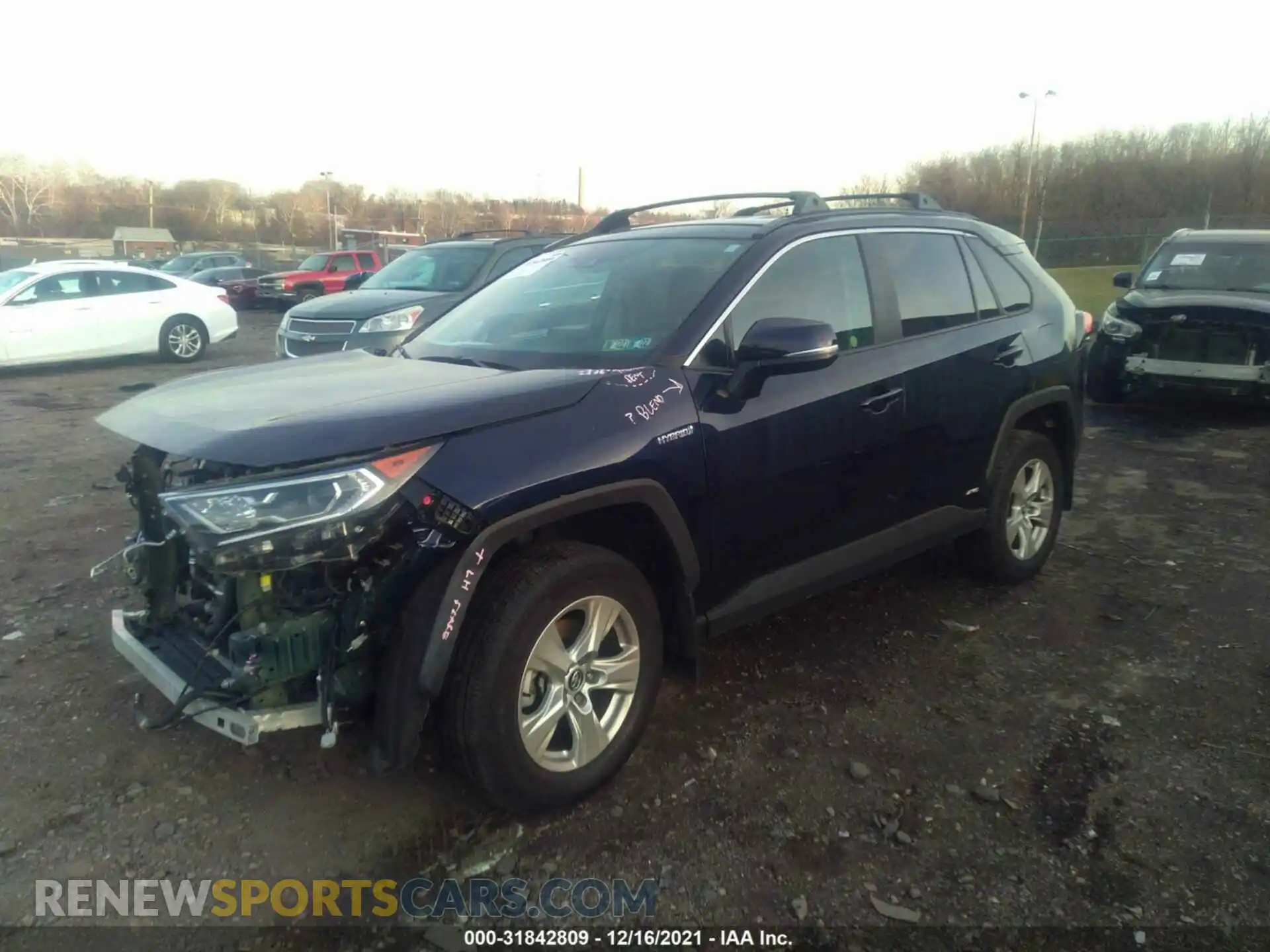 2 Photograph of a damaged car 2T3RWRFV0LW061961 TOYOTA RAV4 2020