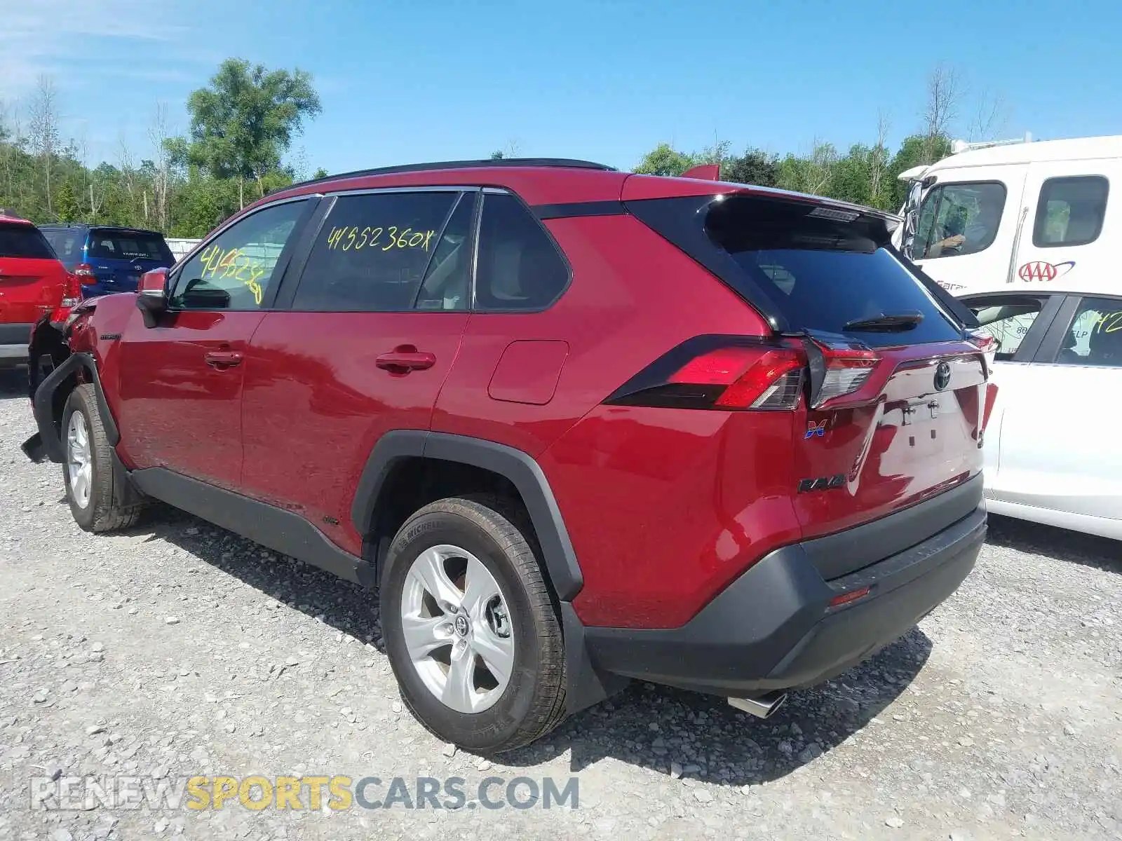 3 Photograph of a damaged car 2T3RWRFV0LW065458 TOYOTA RAV4 2020