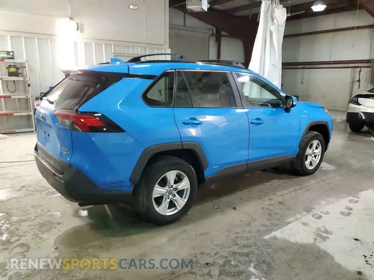 3 Photograph of a damaged car 2T3RWRFV0LW066223 TOYOTA RAV4 2020