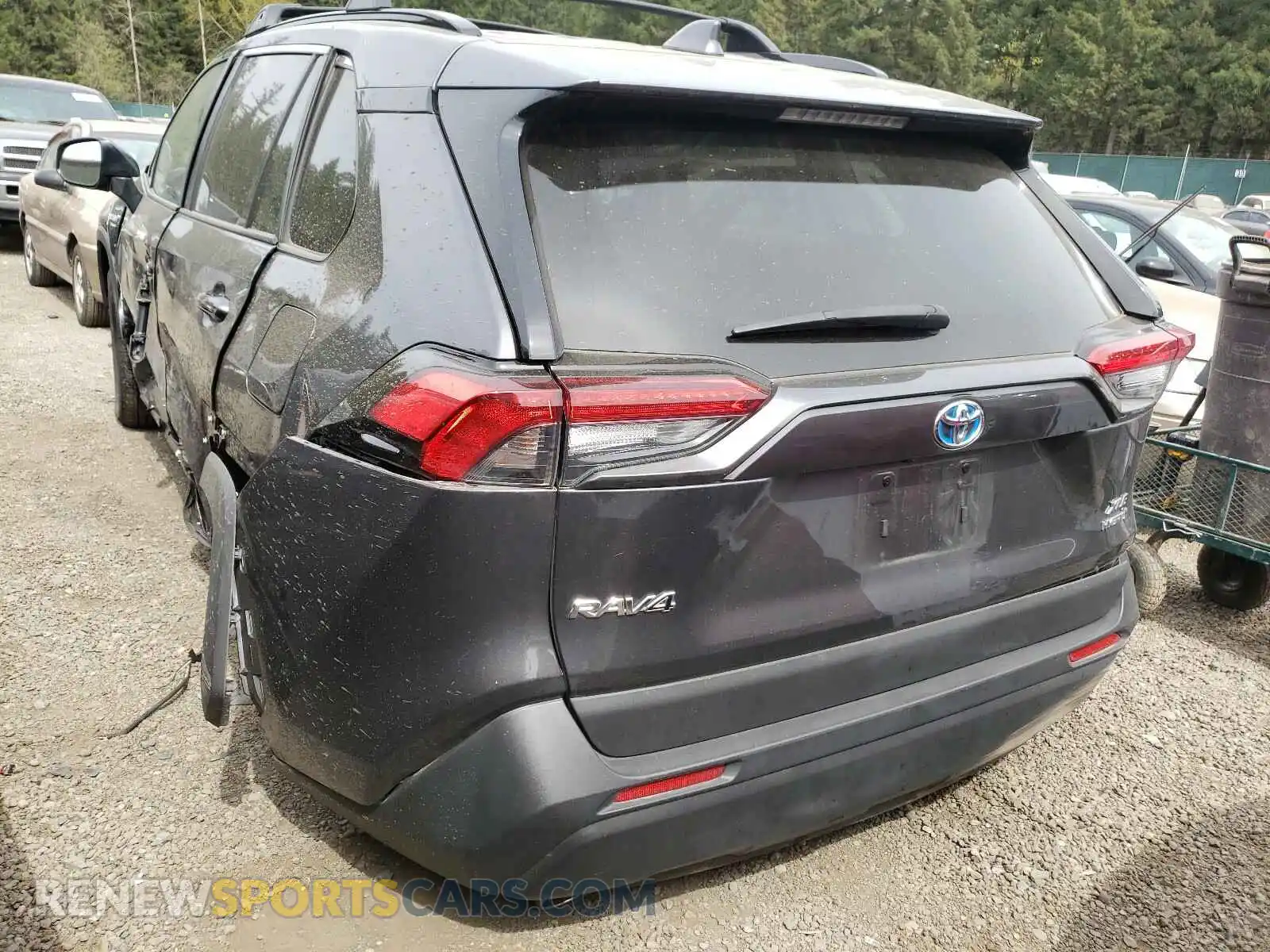 3 Photograph of a damaged car 2T3RWRFV0LW068943 TOYOTA RAV4 2020