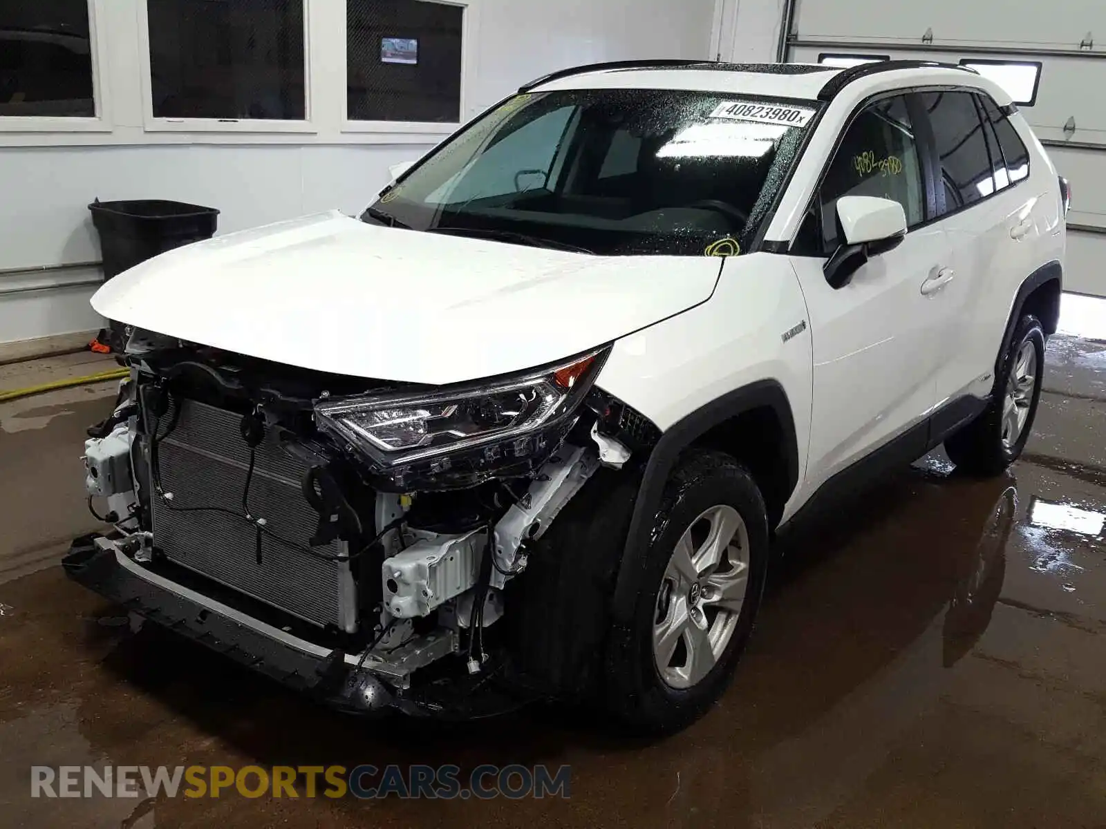2 Photograph of a damaged car 2T3RWRFV0LW071177 TOYOTA RAV4 2020