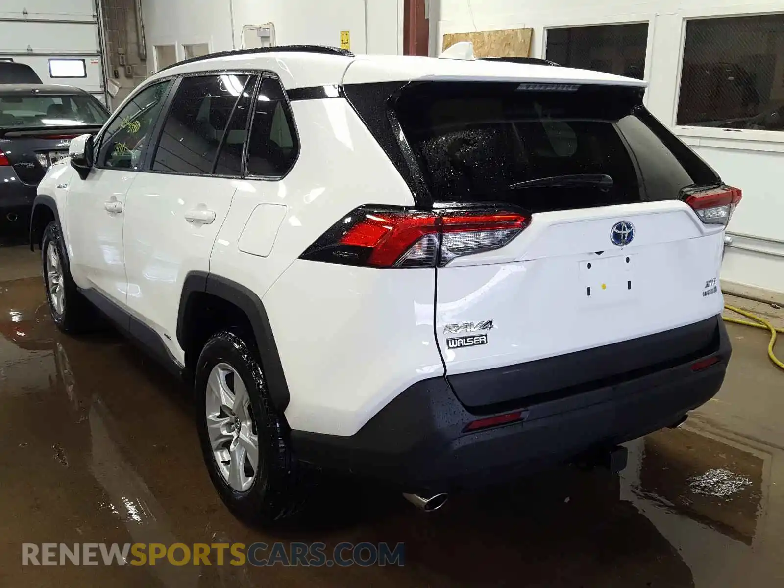 3 Photograph of a damaged car 2T3RWRFV0LW071177 TOYOTA RAV4 2020