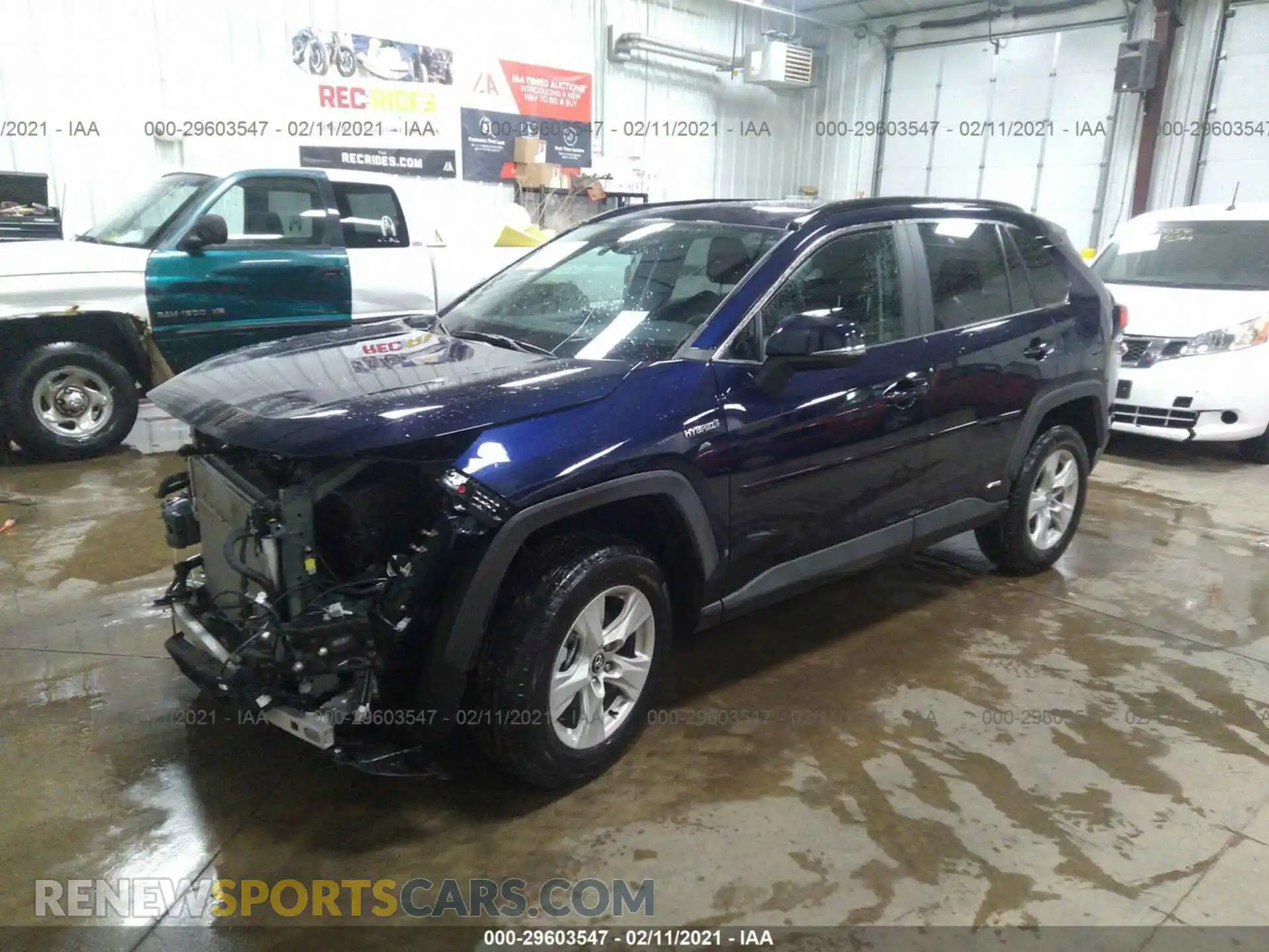2 Фотография поврежденного автомобиля 2T3RWRFV0LW074497 TOYOTA RAV4 2020