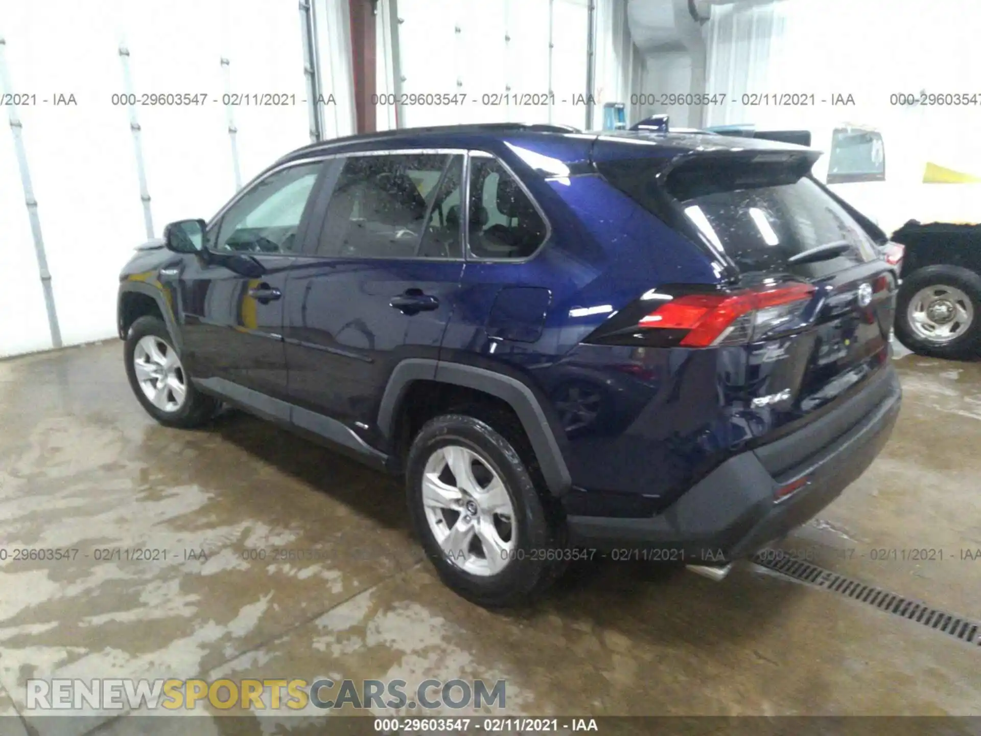 3 Фотография поврежденного автомобиля 2T3RWRFV0LW074497 TOYOTA RAV4 2020