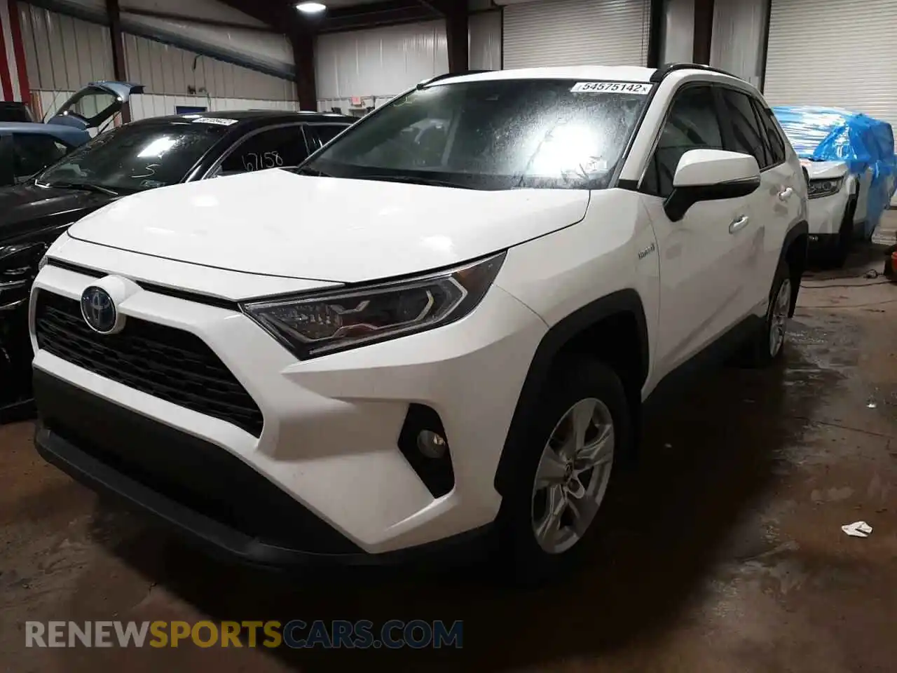 2 Photograph of a damaged car 2T3RWRFV1LW057532 TOYOTA RAV4 2020