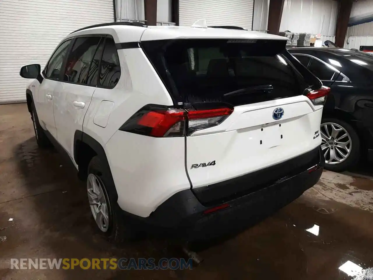 3 Photograph of a damaged car 2T3RWRFV1LW057532 TOYOTA RAV4 2020