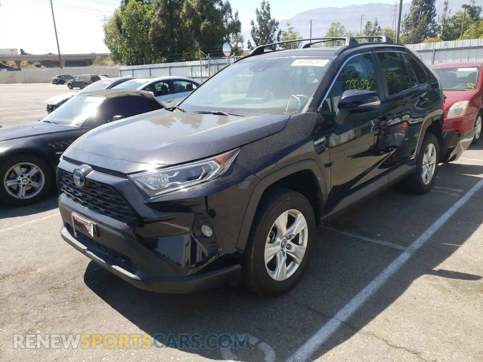 2 Photograph of a damaged car 2T3RWRFV1LW060219 TOYOTA RAV4 2020