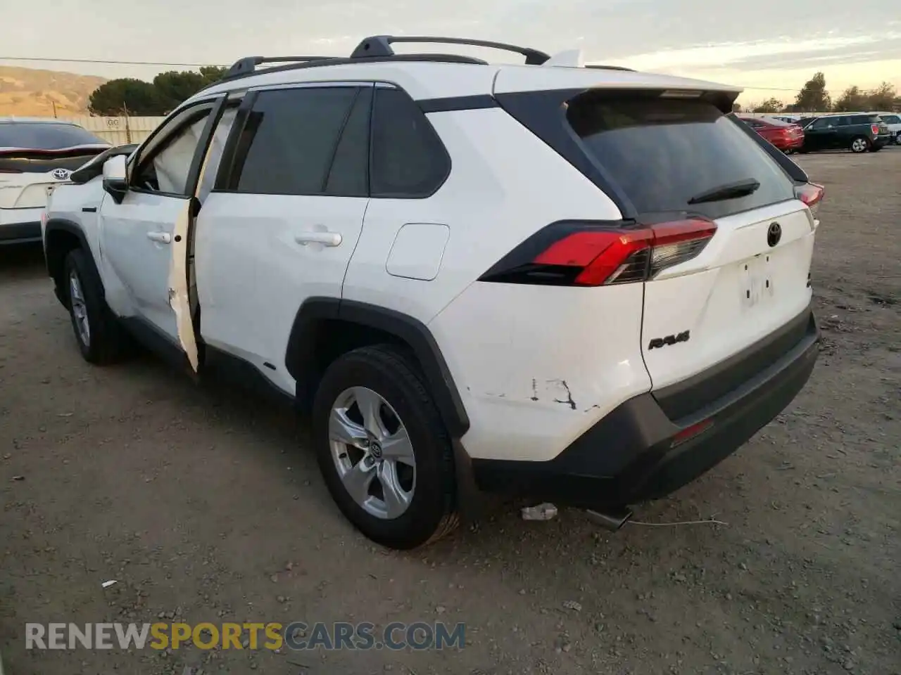 2 Photograph of a damaged car 2T3RWRFV1LW085847 TOYOTA RAV4 2020