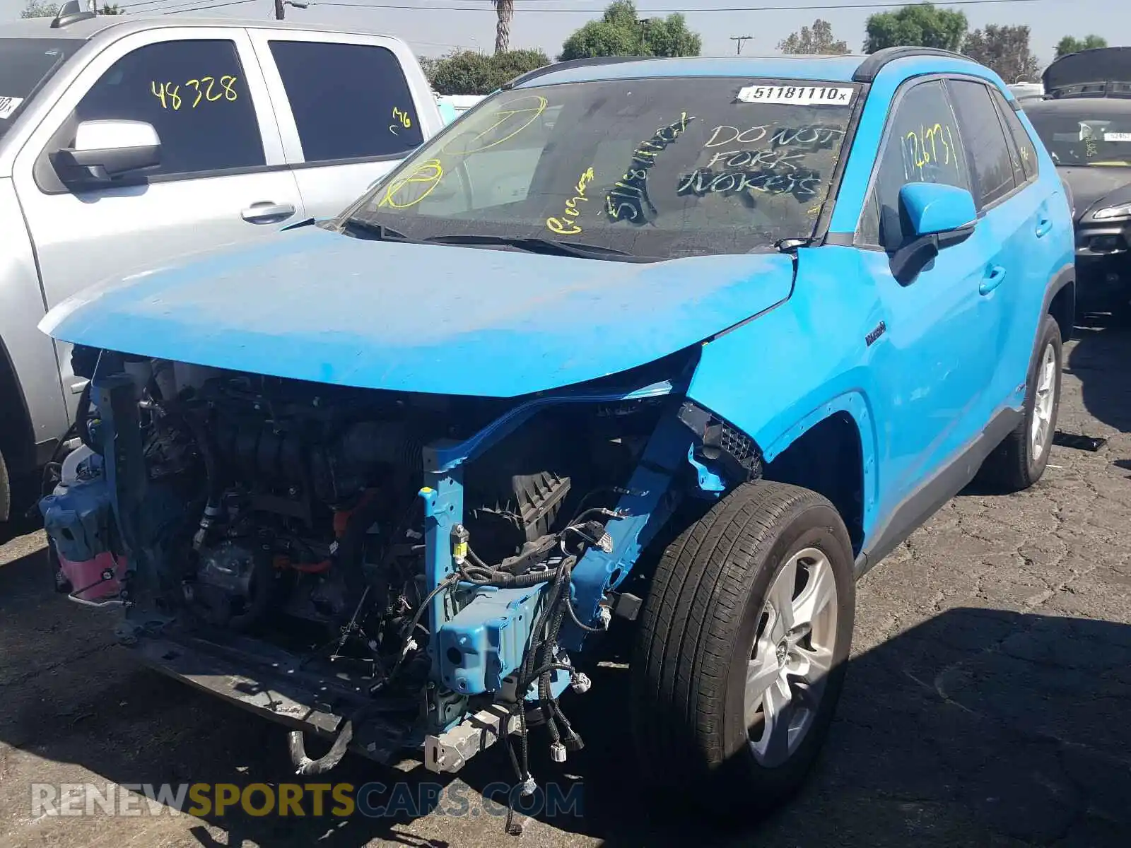 2 Photograph of a damaged car 2T3RWRFV2LW062285 TOYOTA RAV4 2020