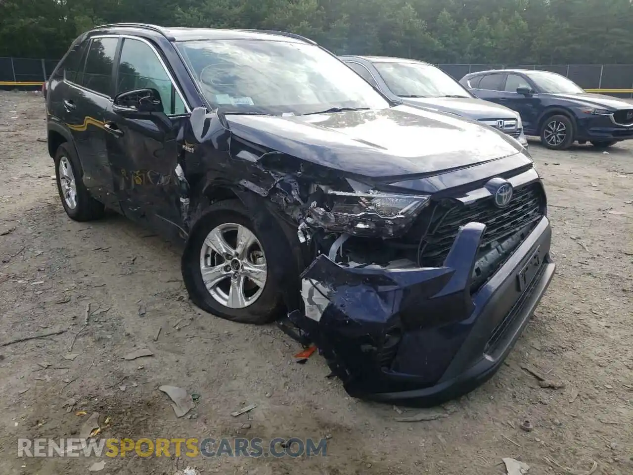 1 Photograph of a damaged car 2T3RWRFV3LW068211 TOYOTA RAV4 2020