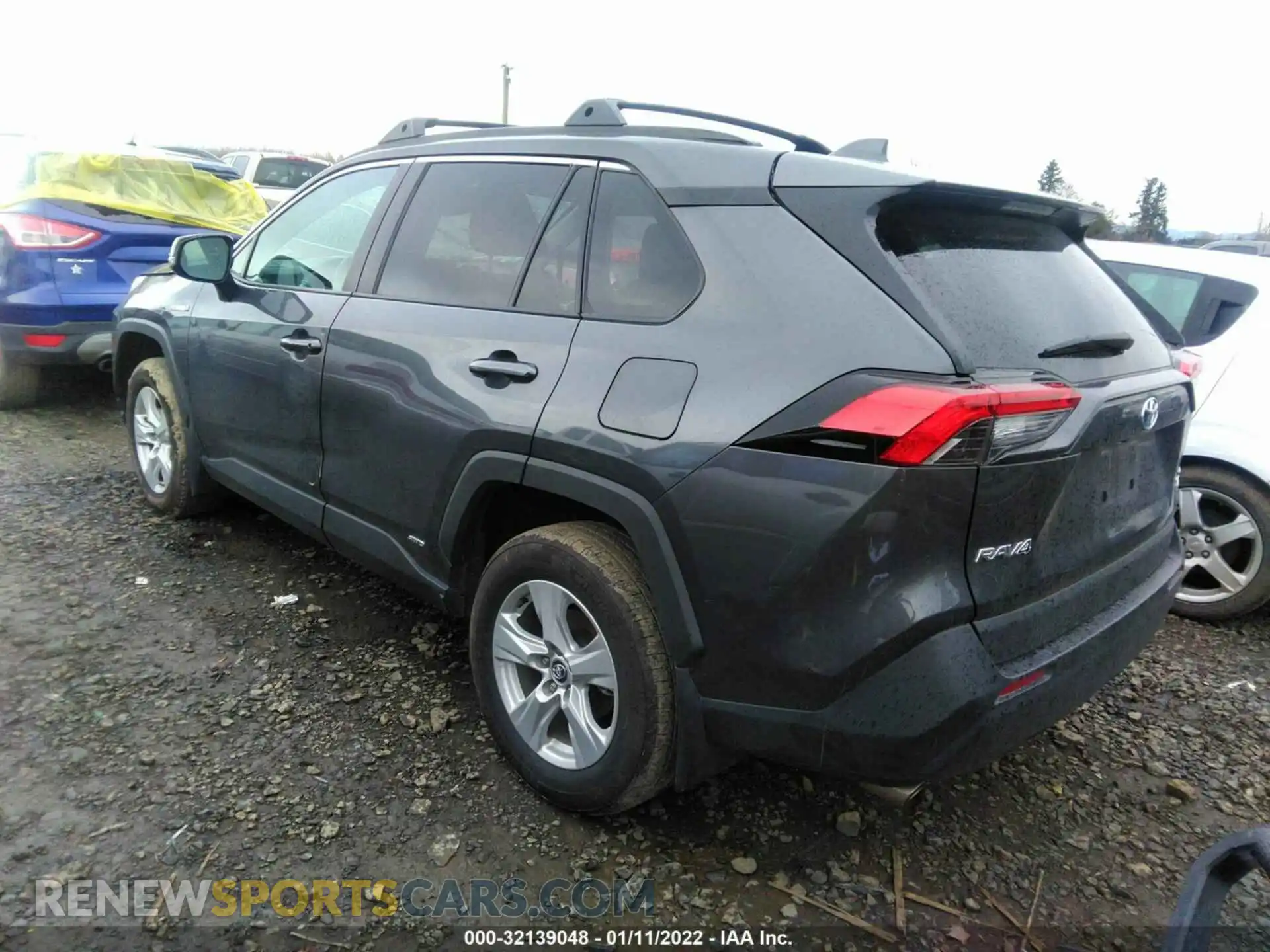3 Photograph of a damaged car 2T3RWRFV3LW091732 TOYOTA RAV4 2020