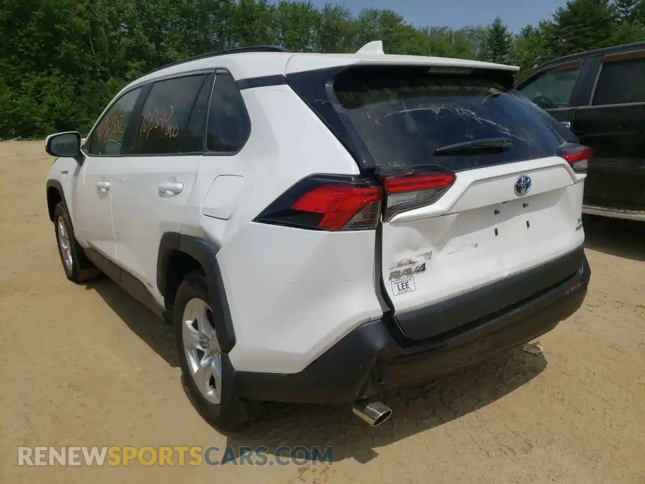 3 Photograph of a damaged car 2T3RWRFV3LW094422 TOYOTA RAV4 2020