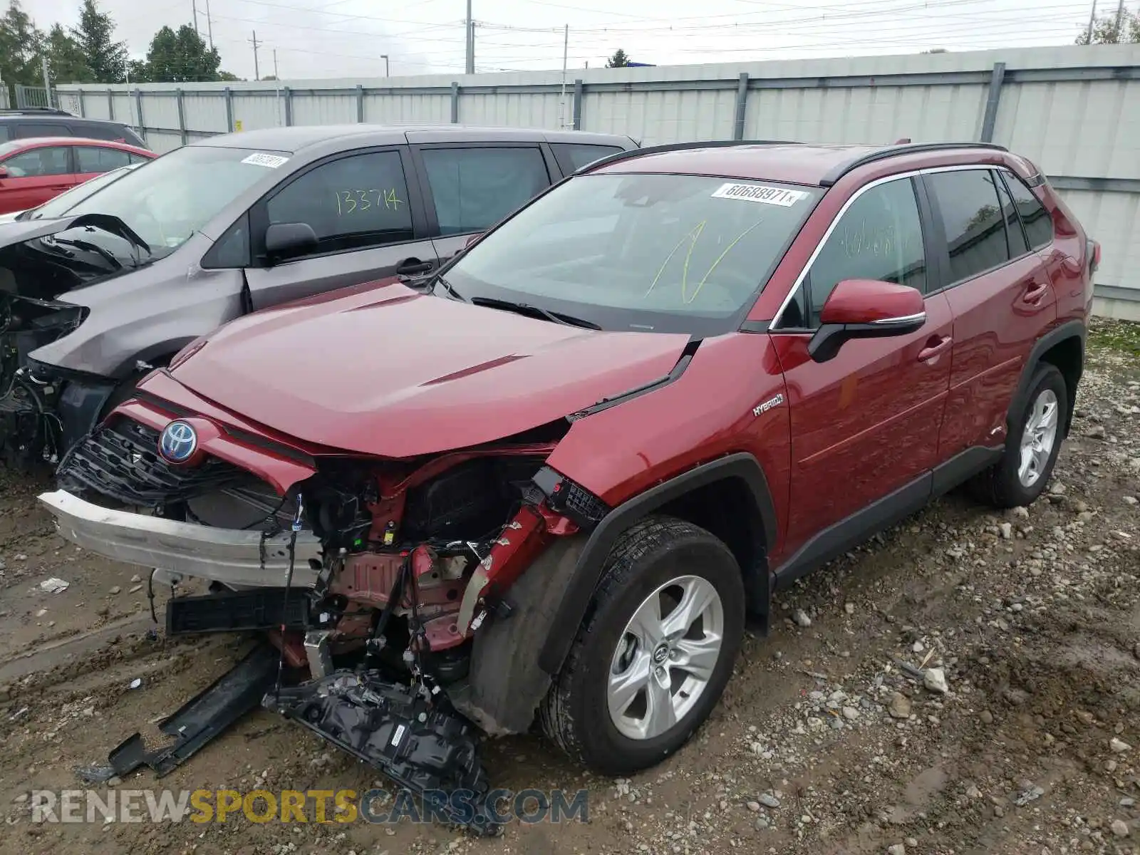 2 Photograph of a damaged car 2T3RWRFV4LW077936 TOYOTA RAV4 2020