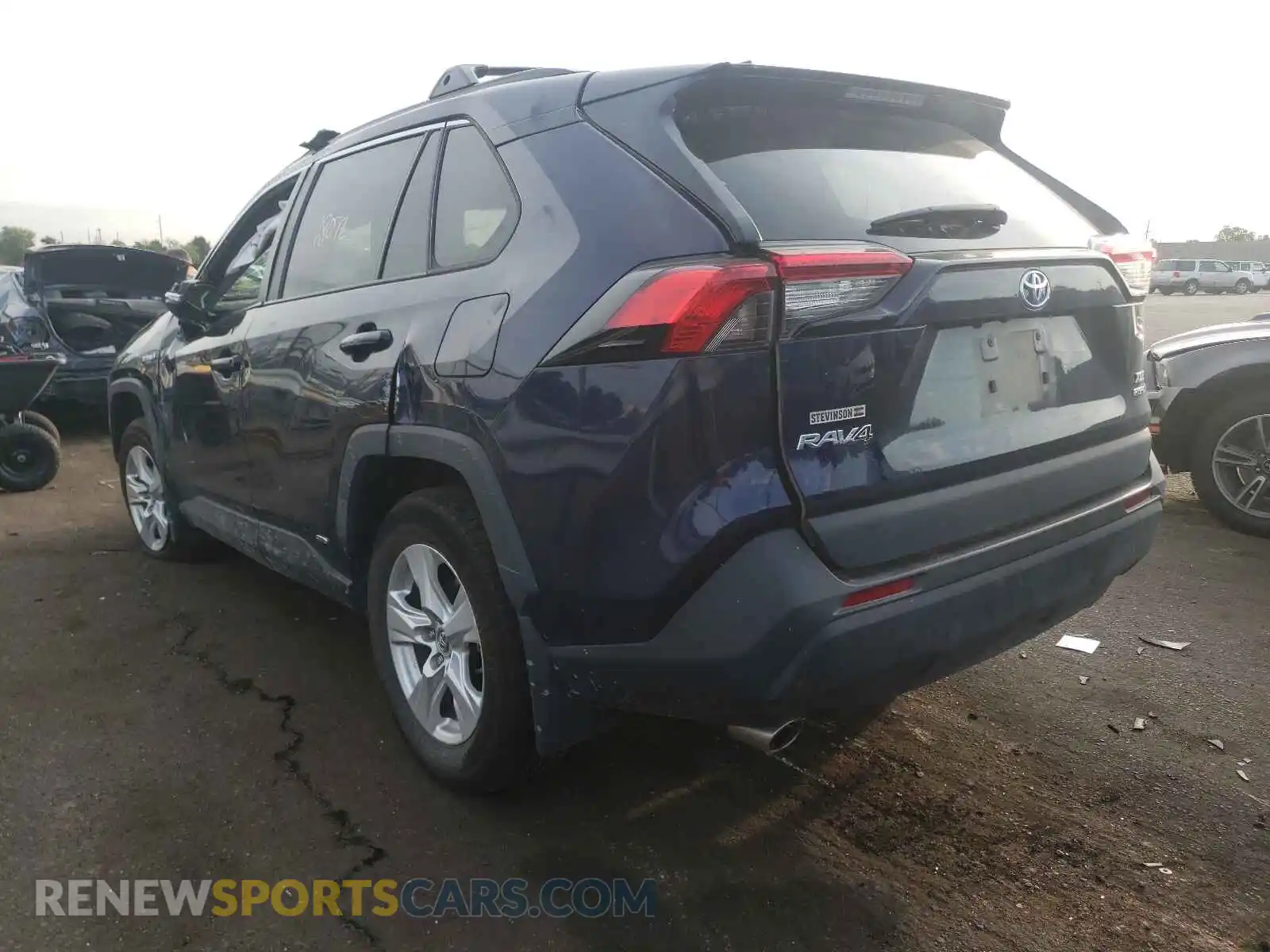 3 Photograph of a damaged car 2T3RWRFV4LW082053 TOYOTA RAV4 2020