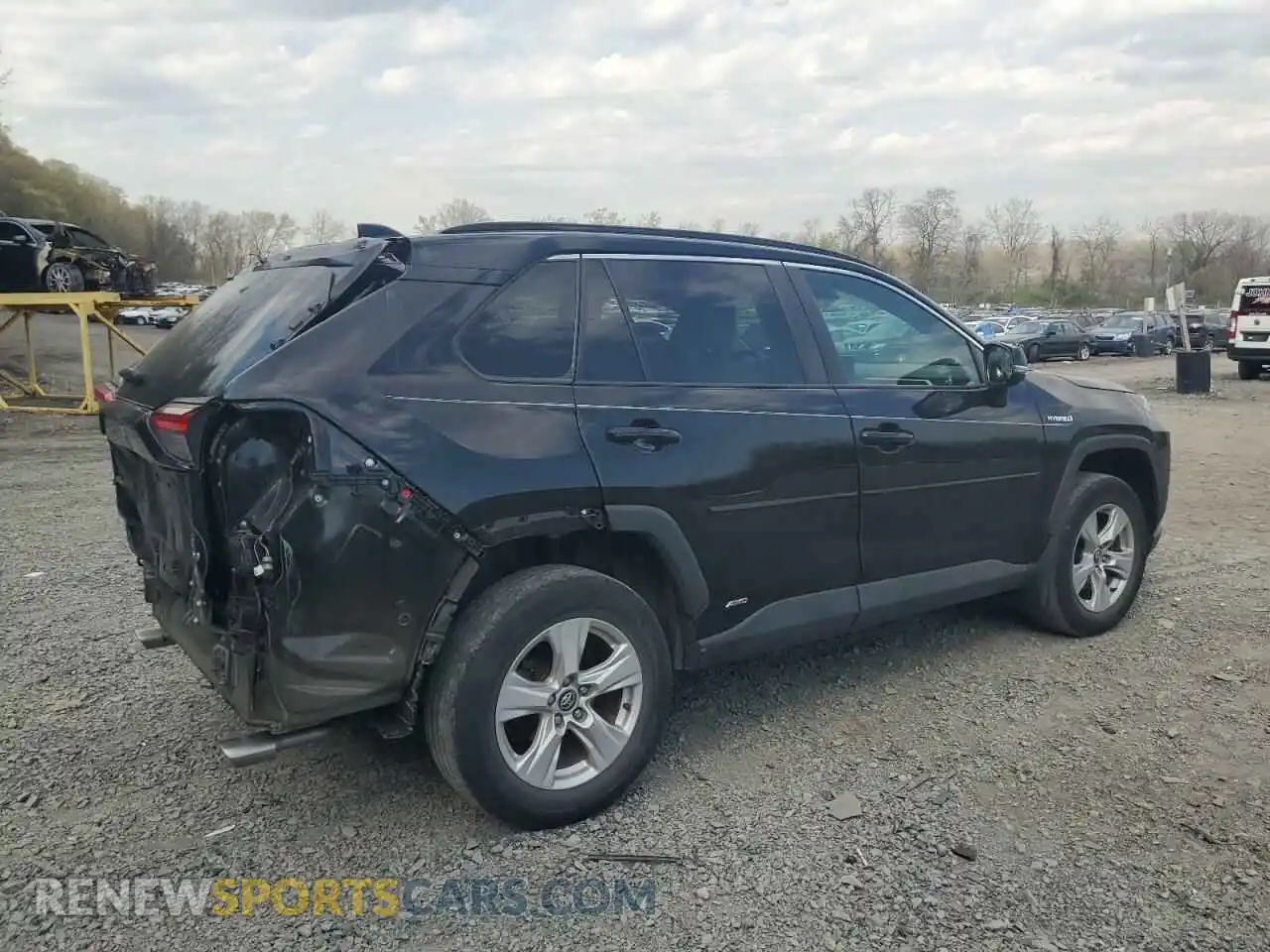 3 Photograph of a damaged car 2T3RWRFV4LW093781 TOYOTA RAV4 2020