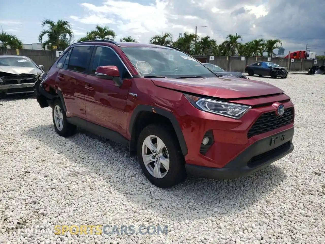 1 Photograph of a damaged car 2T3RWRFV5LW052768 TOYOTA RAV4 2020