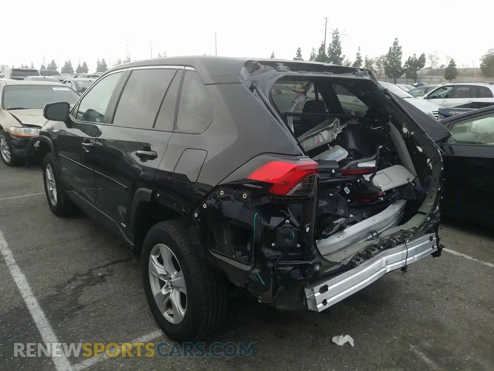 3 Photograph of a damaged car 2T3RWRFV5LW082787 TOYOTA RAV4 2020