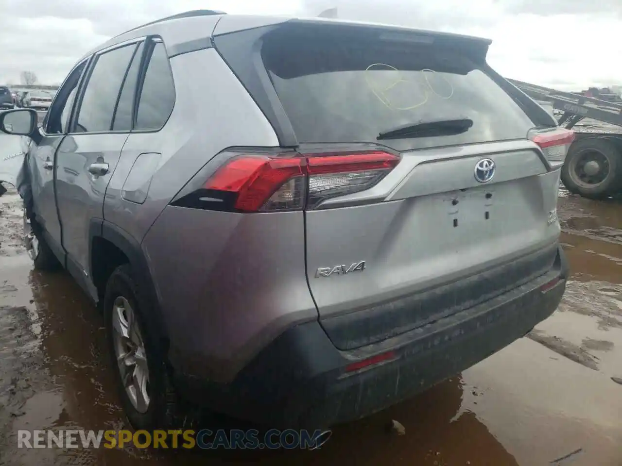3 Photograph of a damaged car 2T3RWRFV6LW082023 TOYOTA RAV4 2020